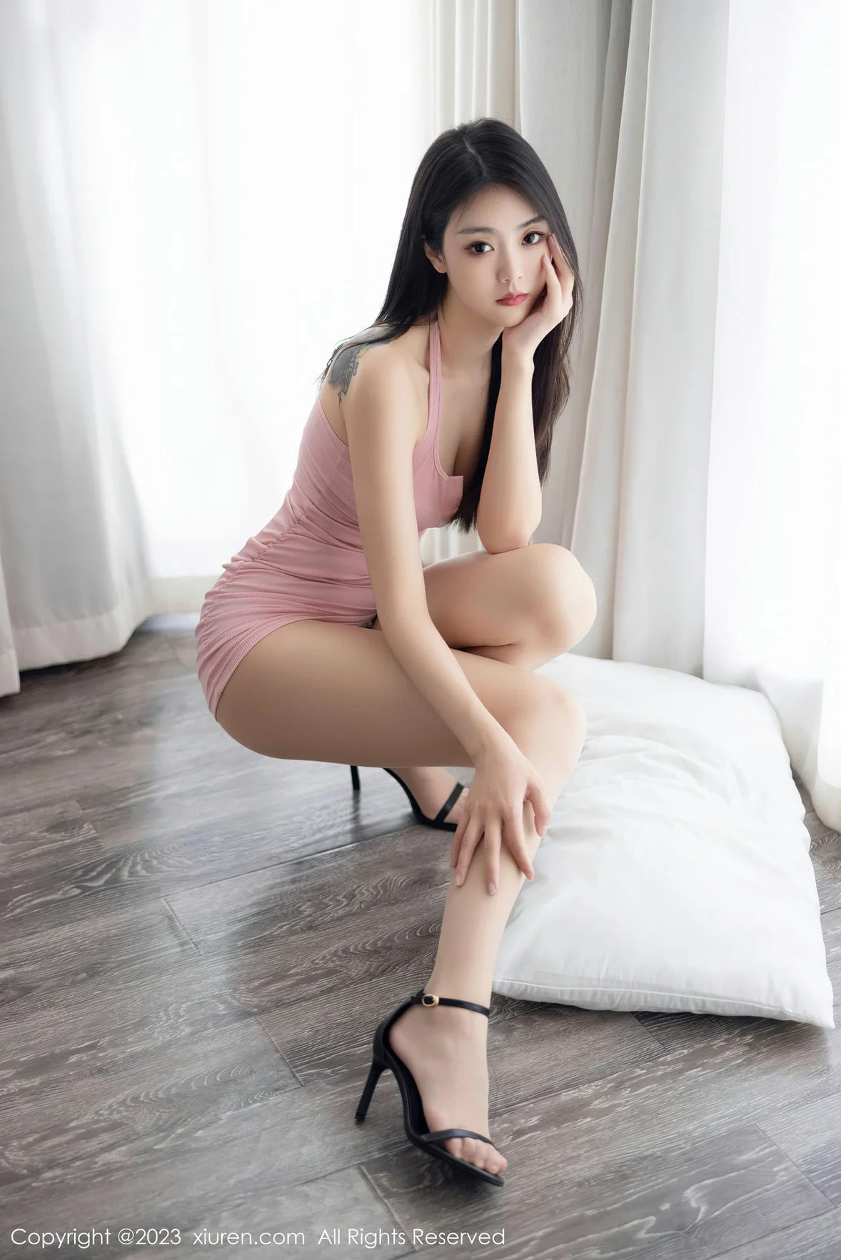  XiuRen 秀人 No.6927 可樂Vicky 连衣短裙性感写真 [91P]第6张