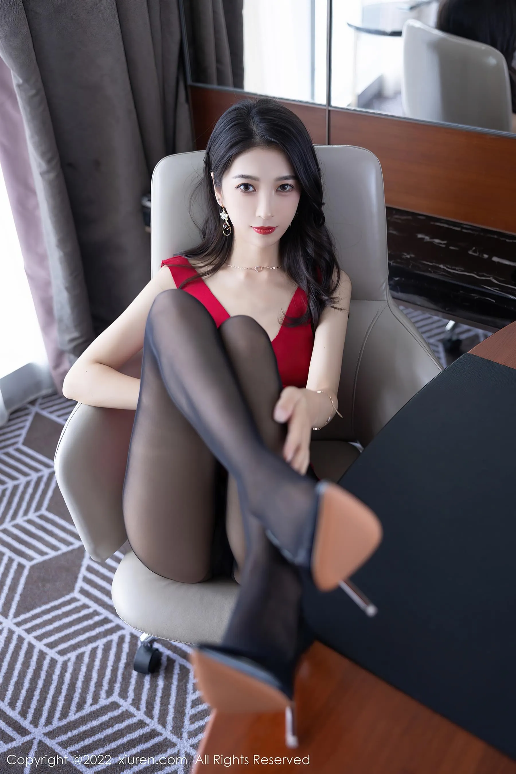  秀人网 No.5223 林乐一 黑丝美腿第2张