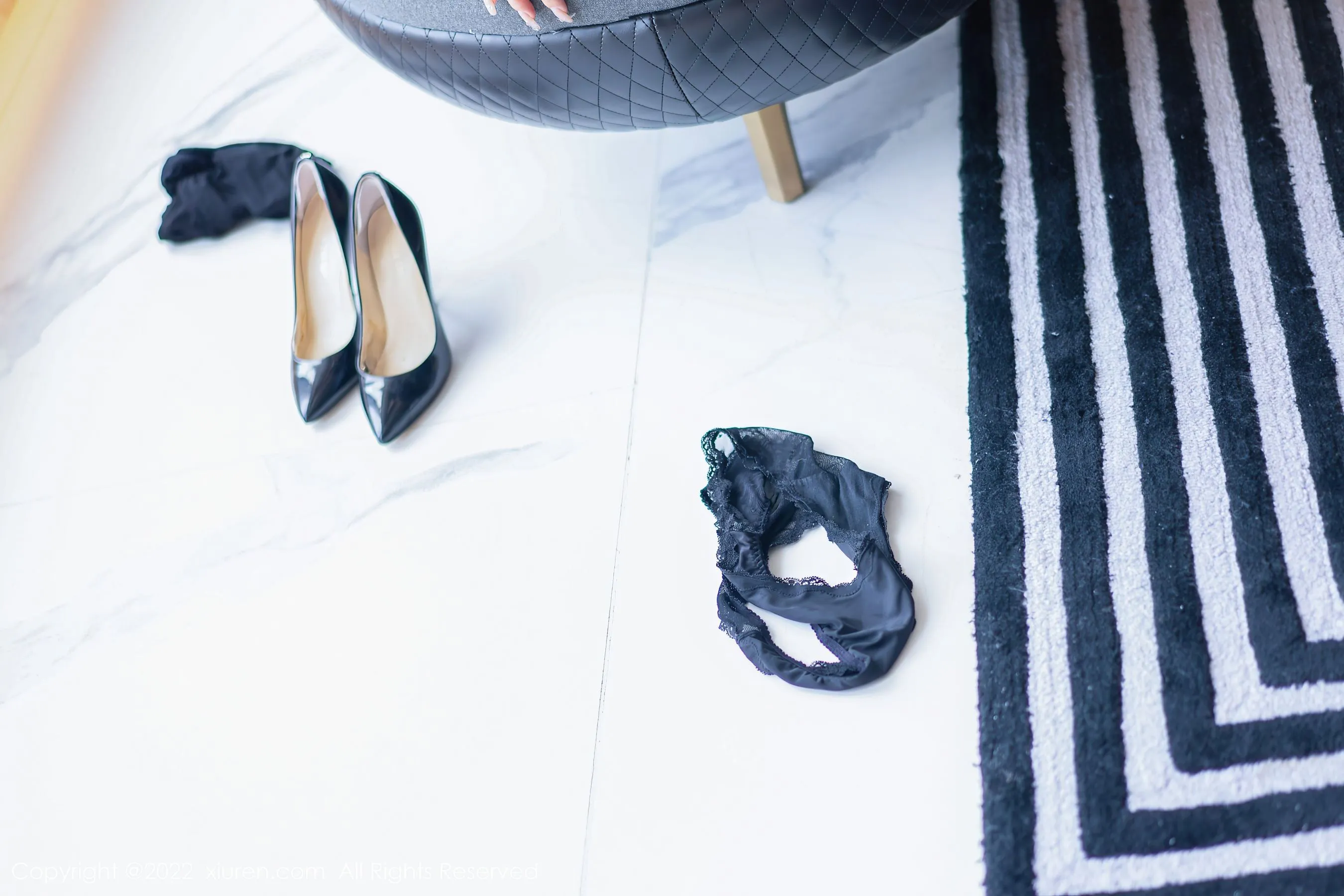  秀人网 No.5795 laura阿姣 黑丝美腿第7张