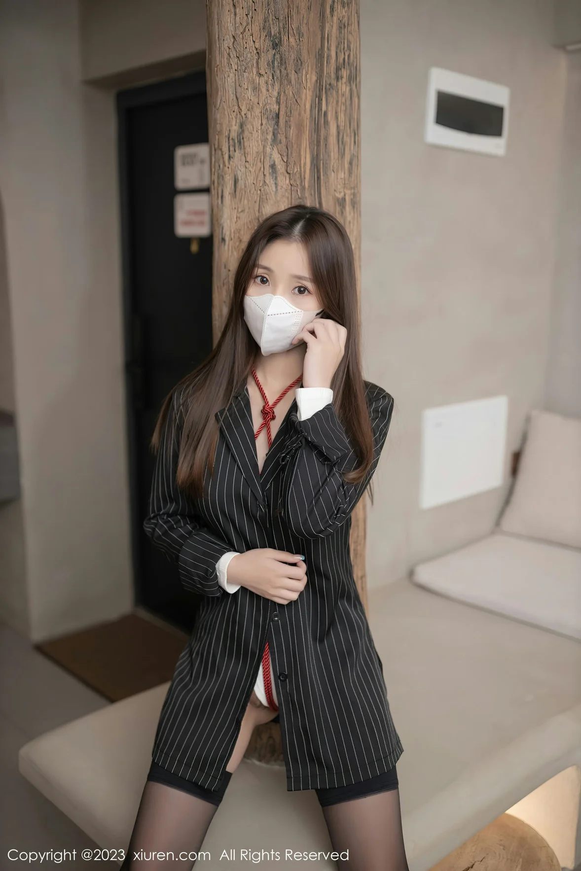  XiuRen 秀人 No.7141 杏子Yada 高开叉服饰性感写真 [76P]第2张