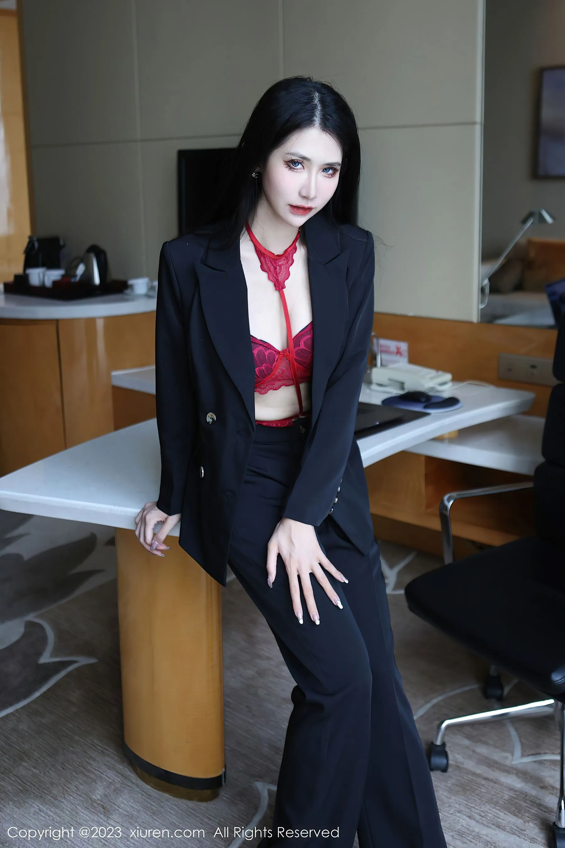  秀人网 No.6402 依娜Yina 美腿新人第32张