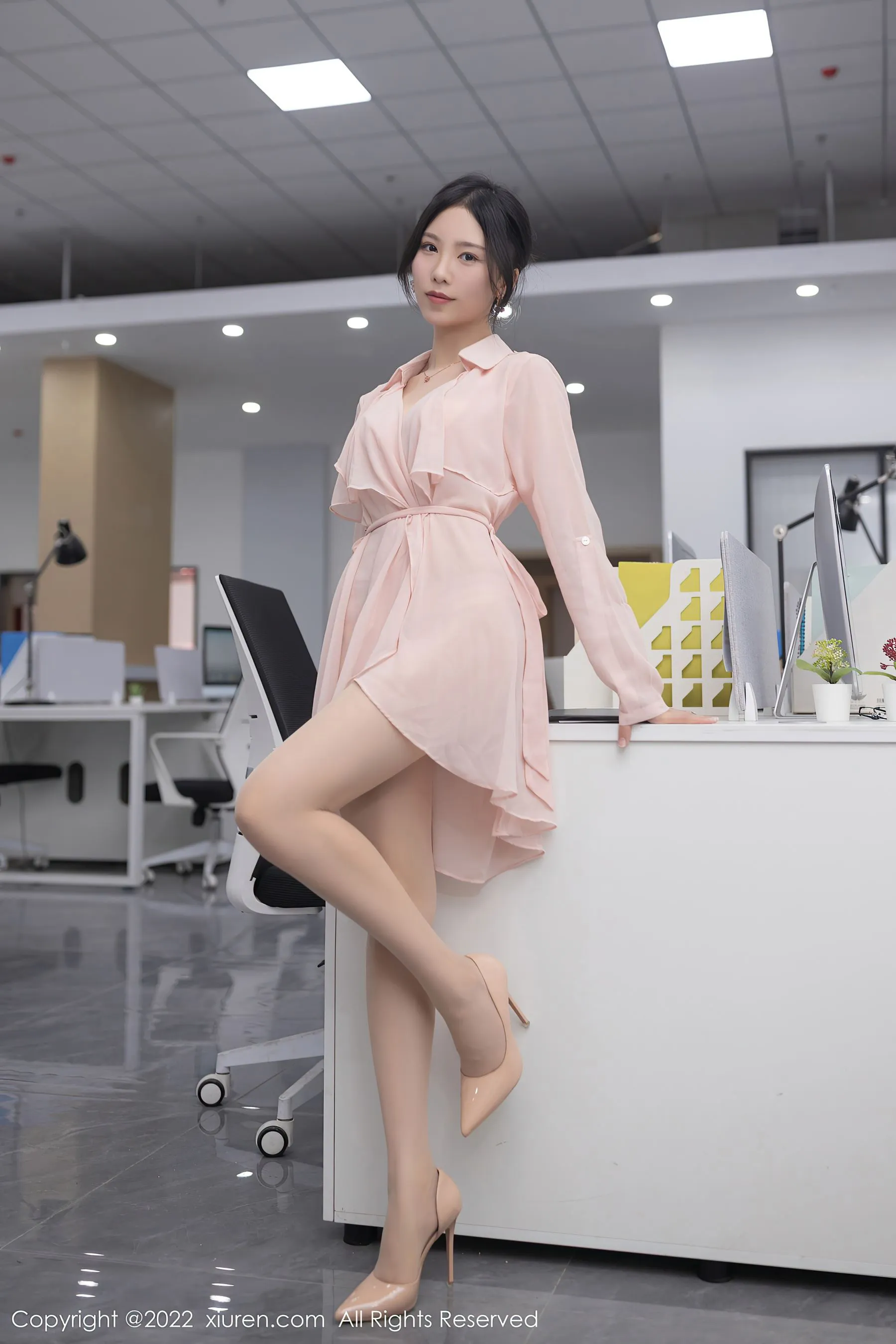 秀人网 No.5657 利世 职员装扮第15张