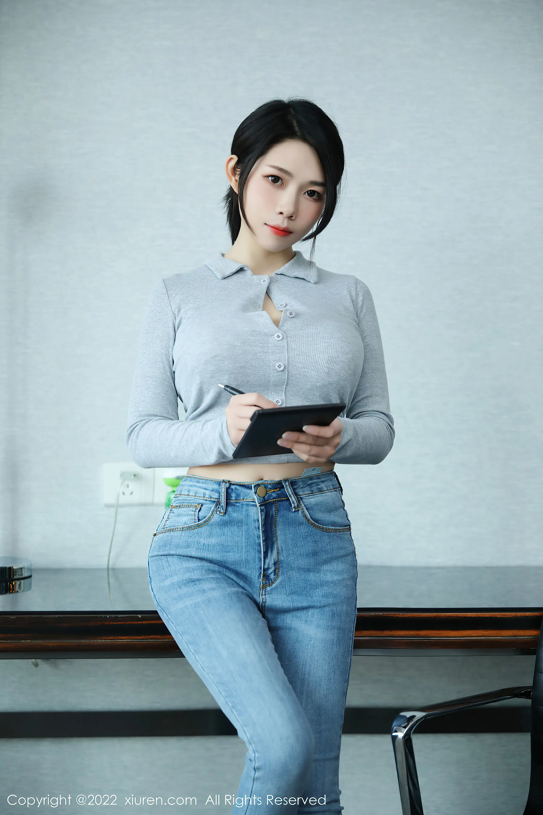  秀人网 No.4711 娜娜子呀 丝袜美腿牛仔裤写真第19张