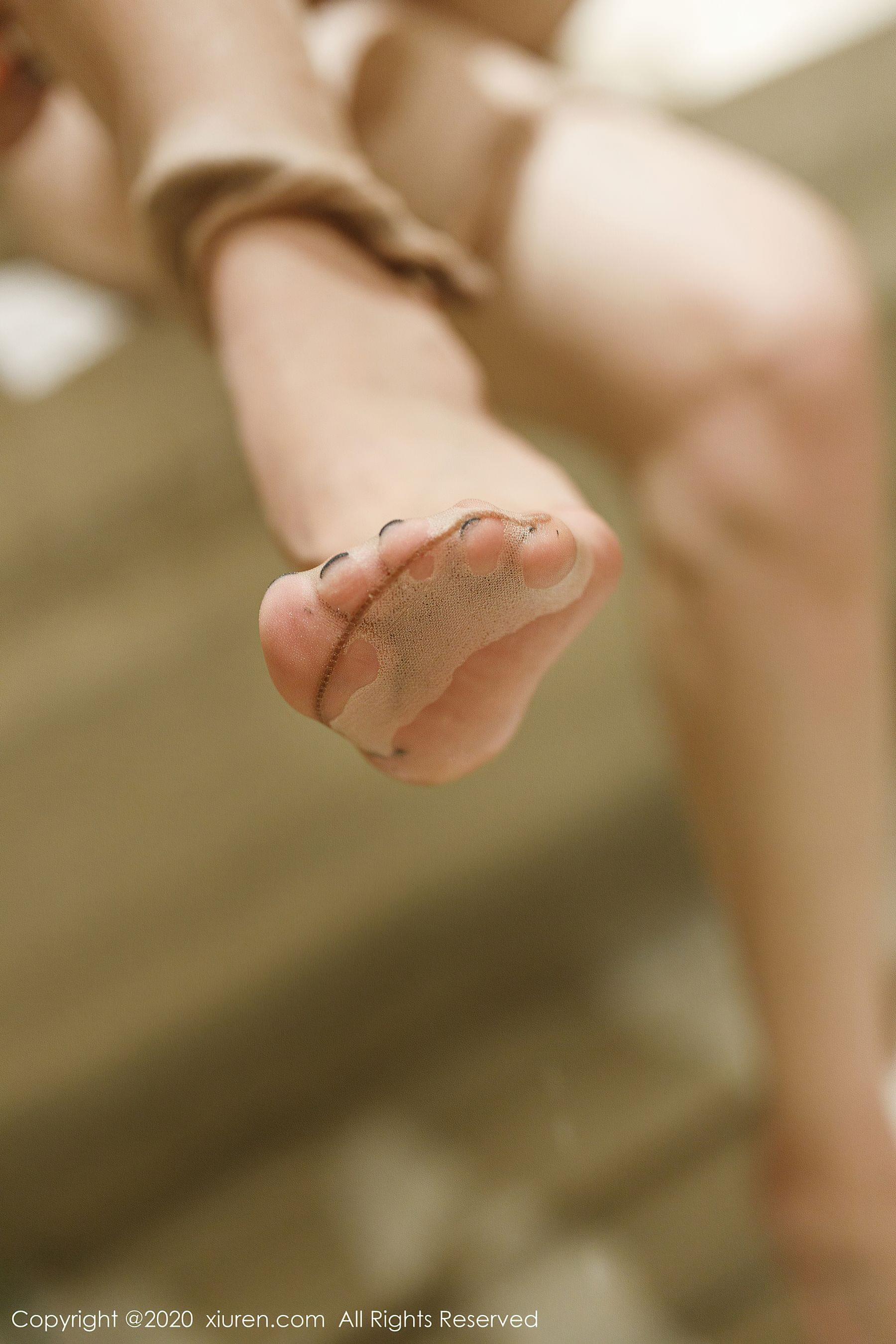 秀人XIUREN No.2332 果儿Victoria第16张