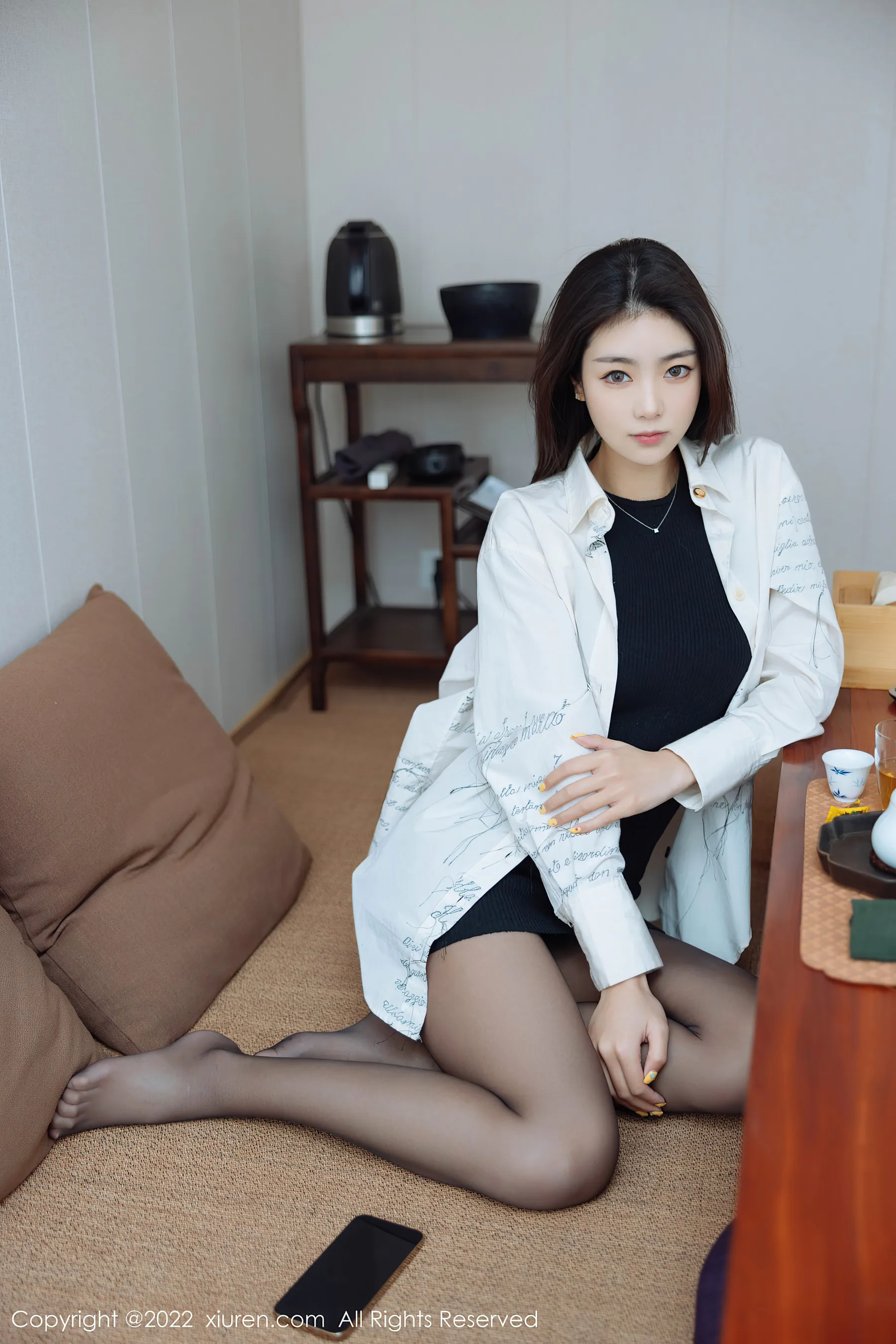  秀人网 No.4832 可樂Vicky 黑丝美腿第2张