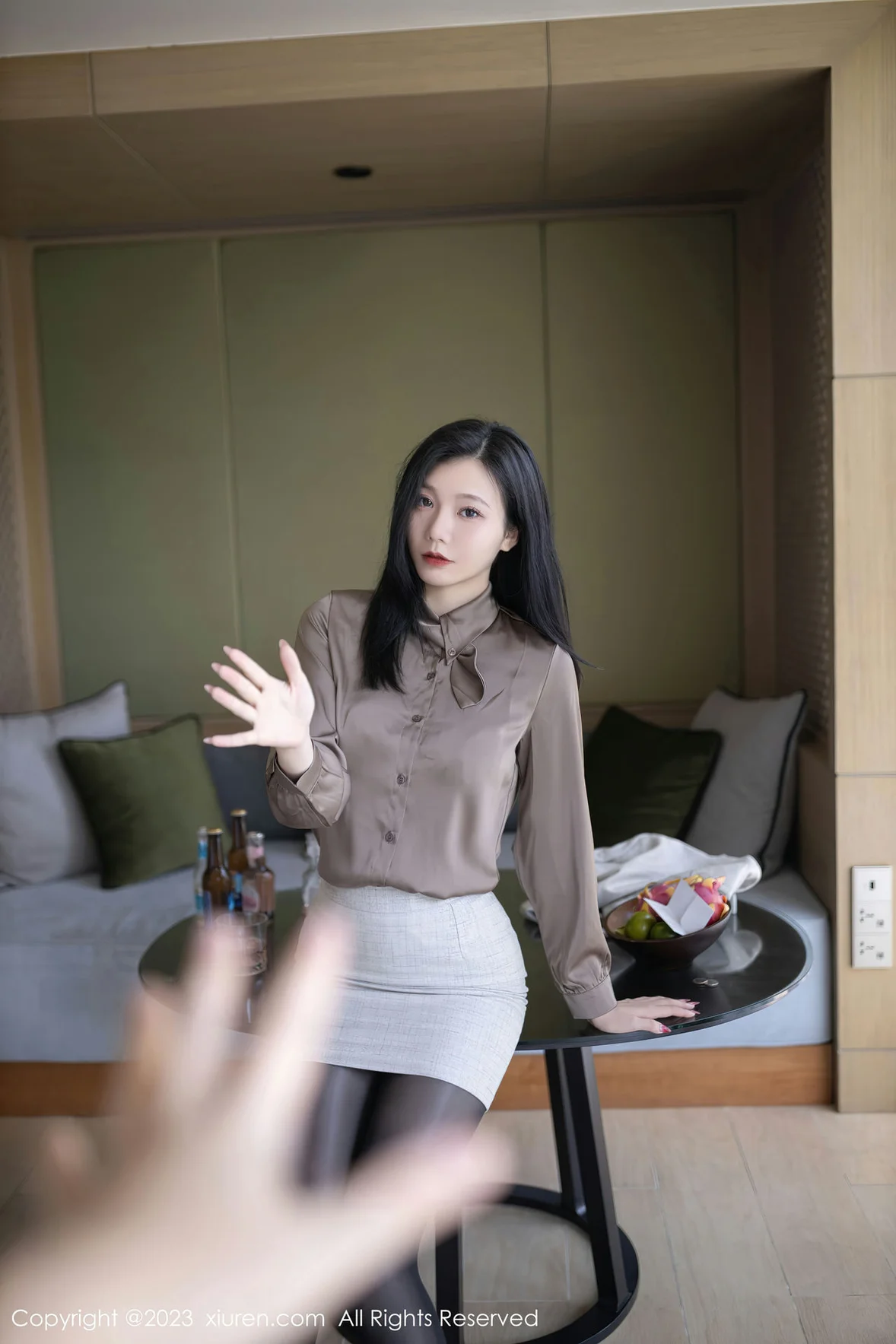  XiuRen 秀人 No.6951 安然anran 灰色职业Ol泰国旅拍 [80P]第6张