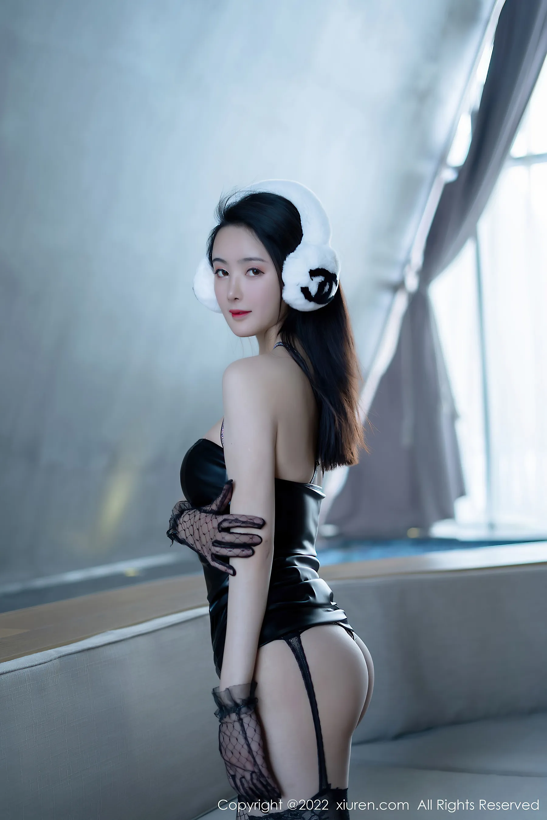 秀人网 No.4779 summer宝宝 黑丝美腿皮衣模特写真第2张