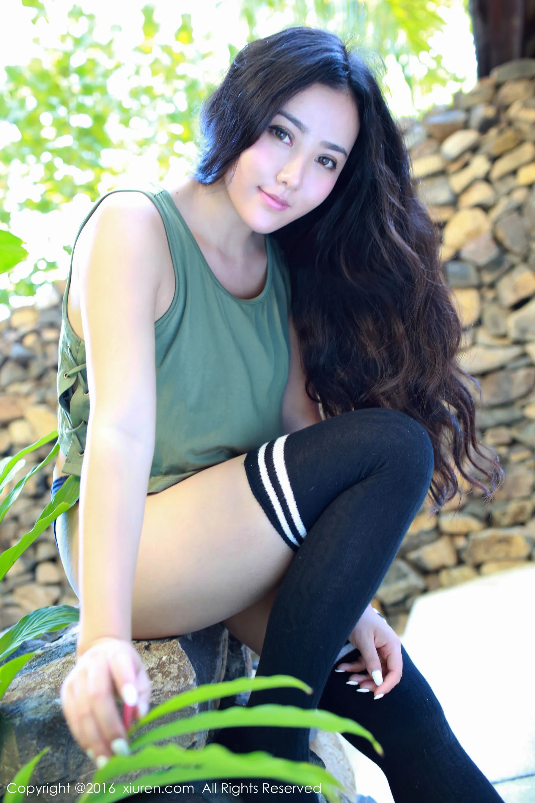  Manuela玛鲁娜《巴厘岛旅拍》2套长筒袜+翘臀系列 秀人网 No.570第12张