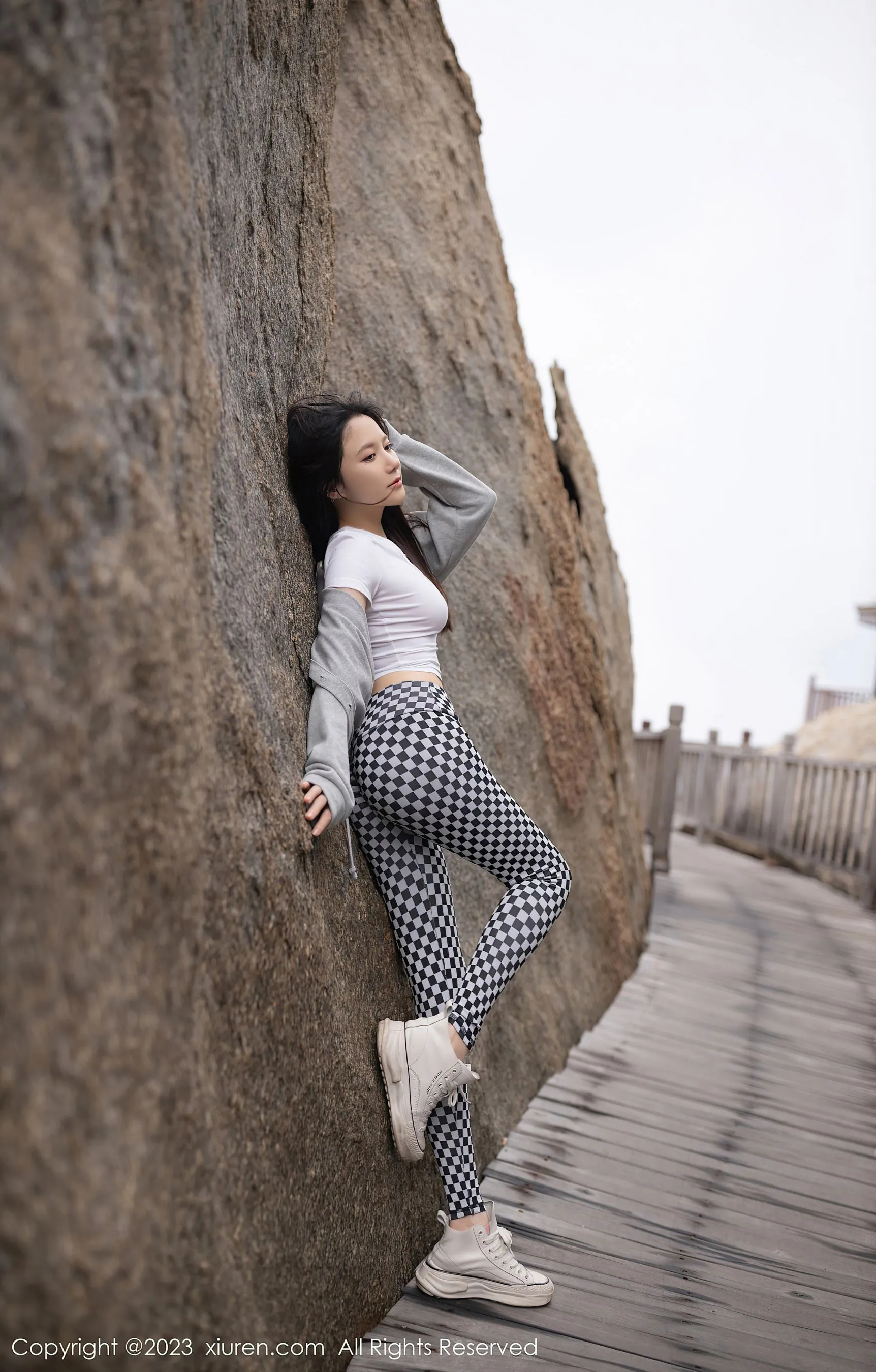  秀人网 No.6541 鱼子酱Fish 车拍美腿第28张