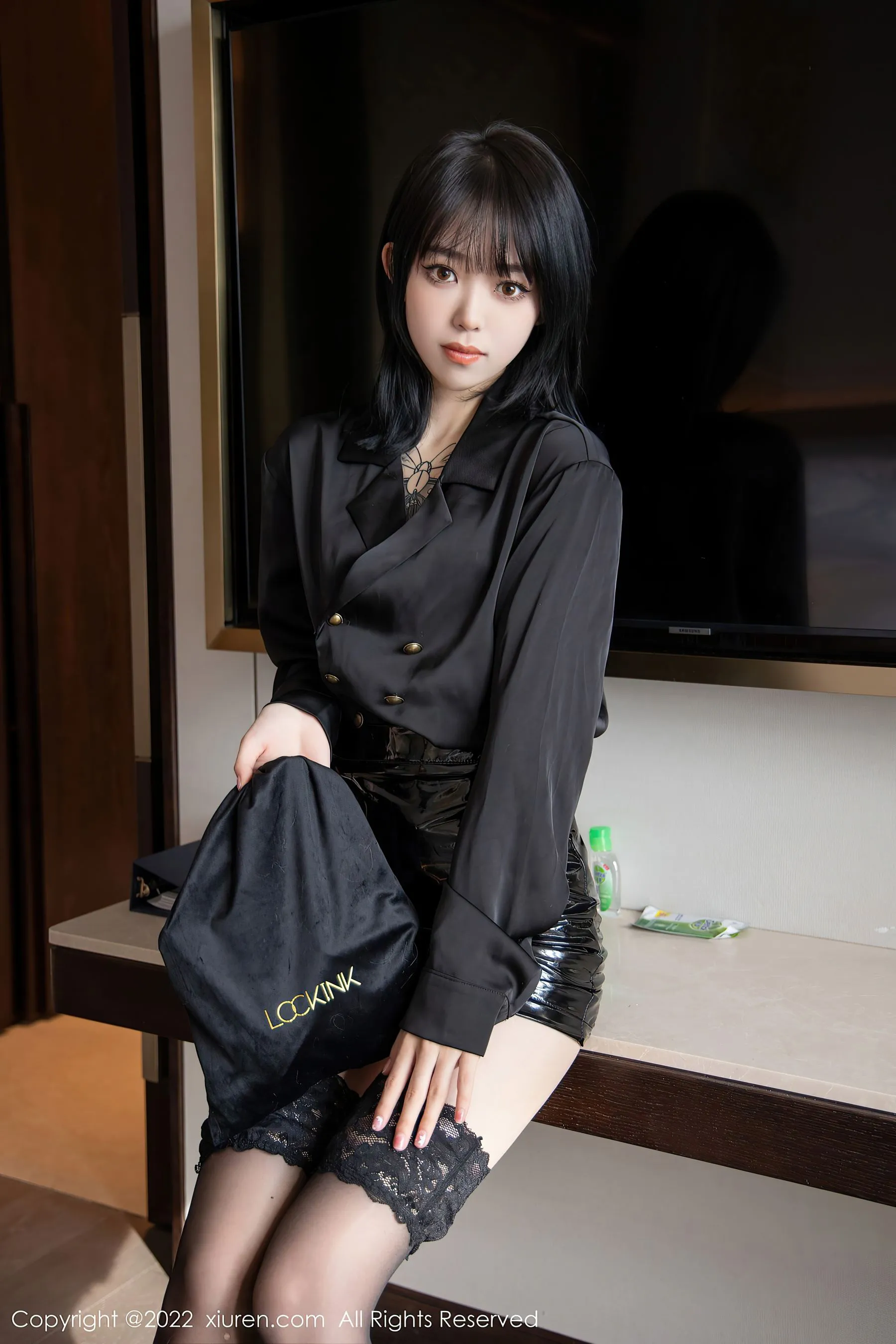  秀人网 No.4927 奶瓶. 黑丝美腿第23张