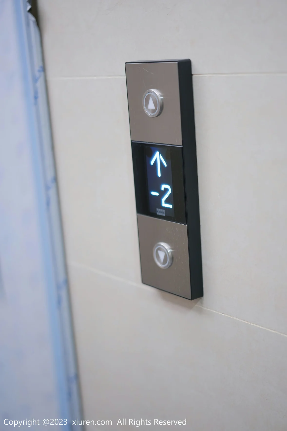  XiuRen 秀人 No.6881 laura阿姣 停车场尾随主题性感写真 [70P]第3张