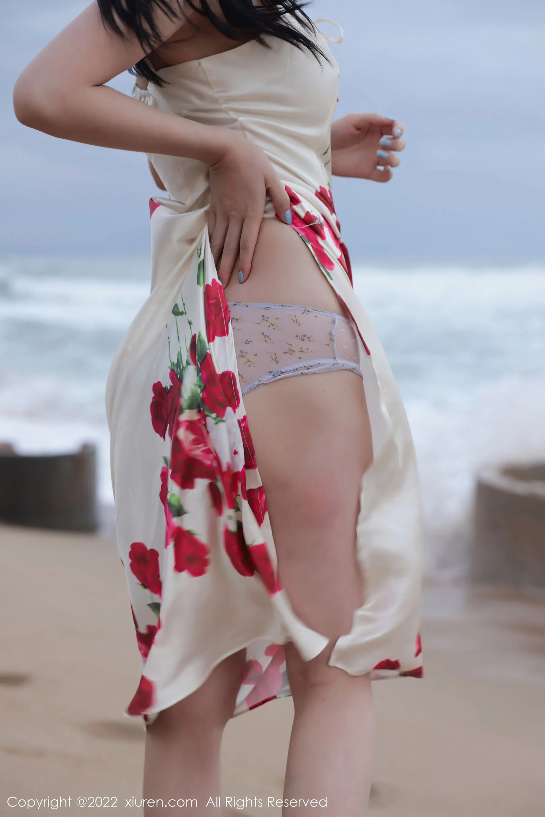  秀人网 No.4915 李雅柔182CM 海边美女性感写真第4张