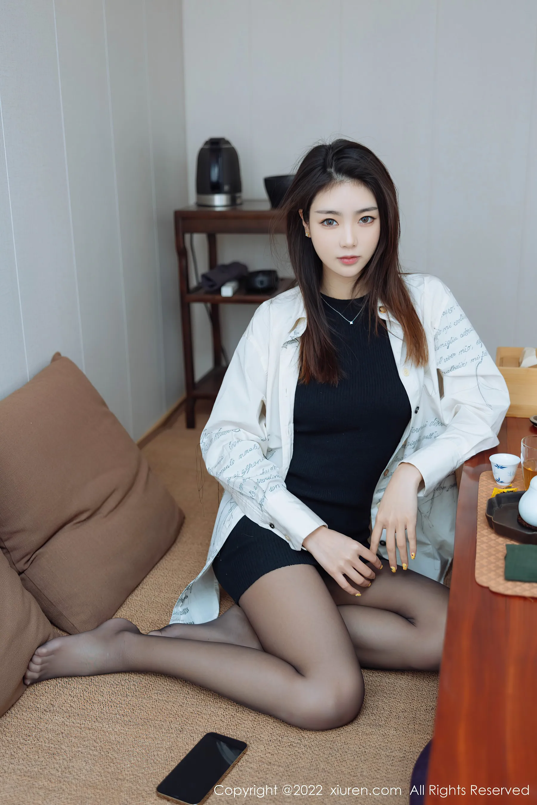  秀人网 No.4832 可樂Vicky 黑丝美腿第1张