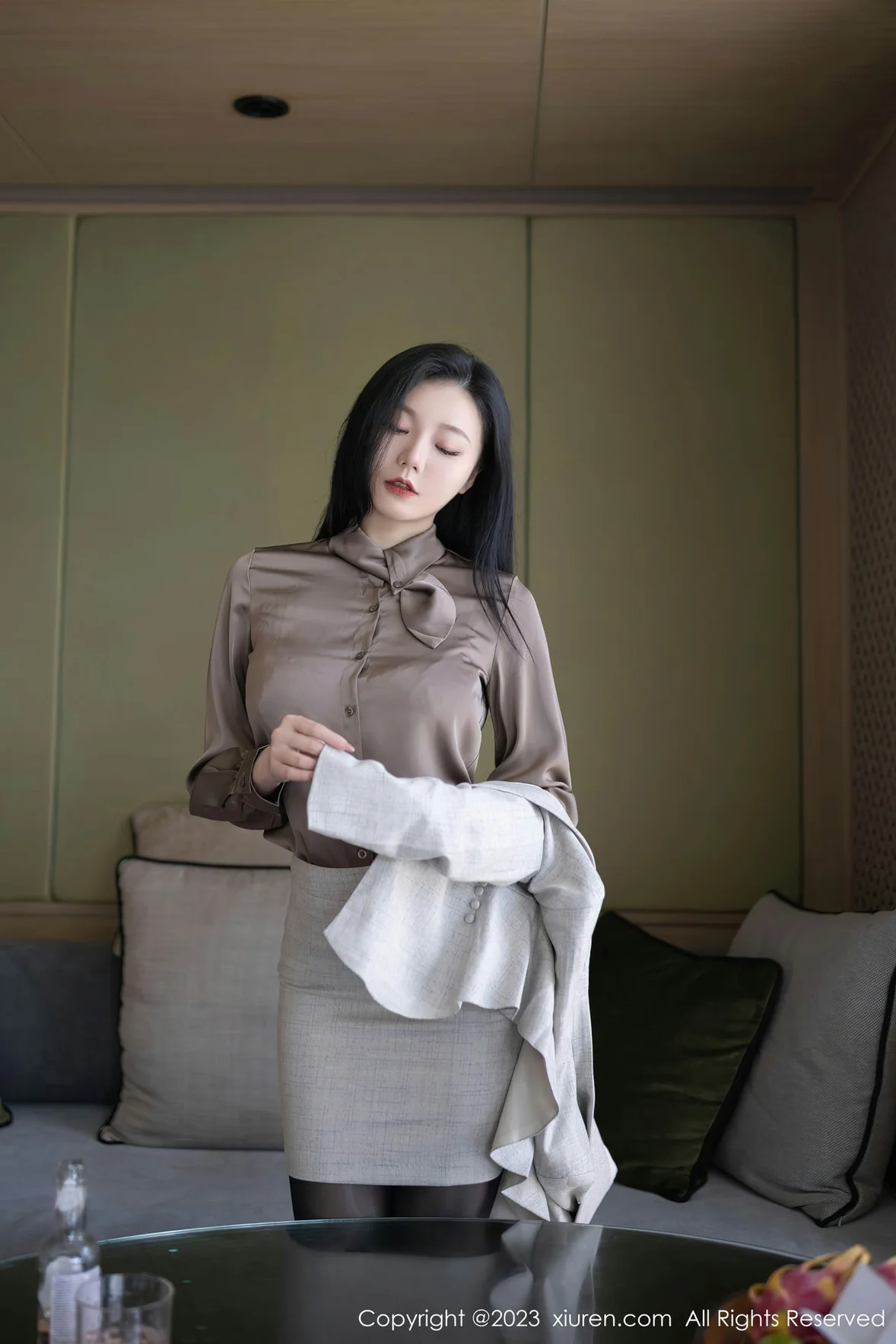  XiuRen 秀人 No.6951 安然anran 灰色职业Ol泰国旅拍 [80P]第4张