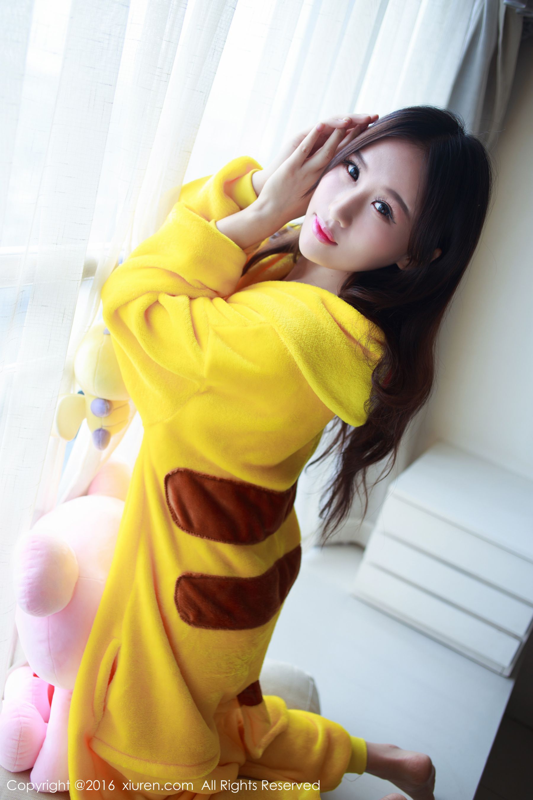 月音瞳《皮卡丘和学生制服》 秀人网 No.646第3张