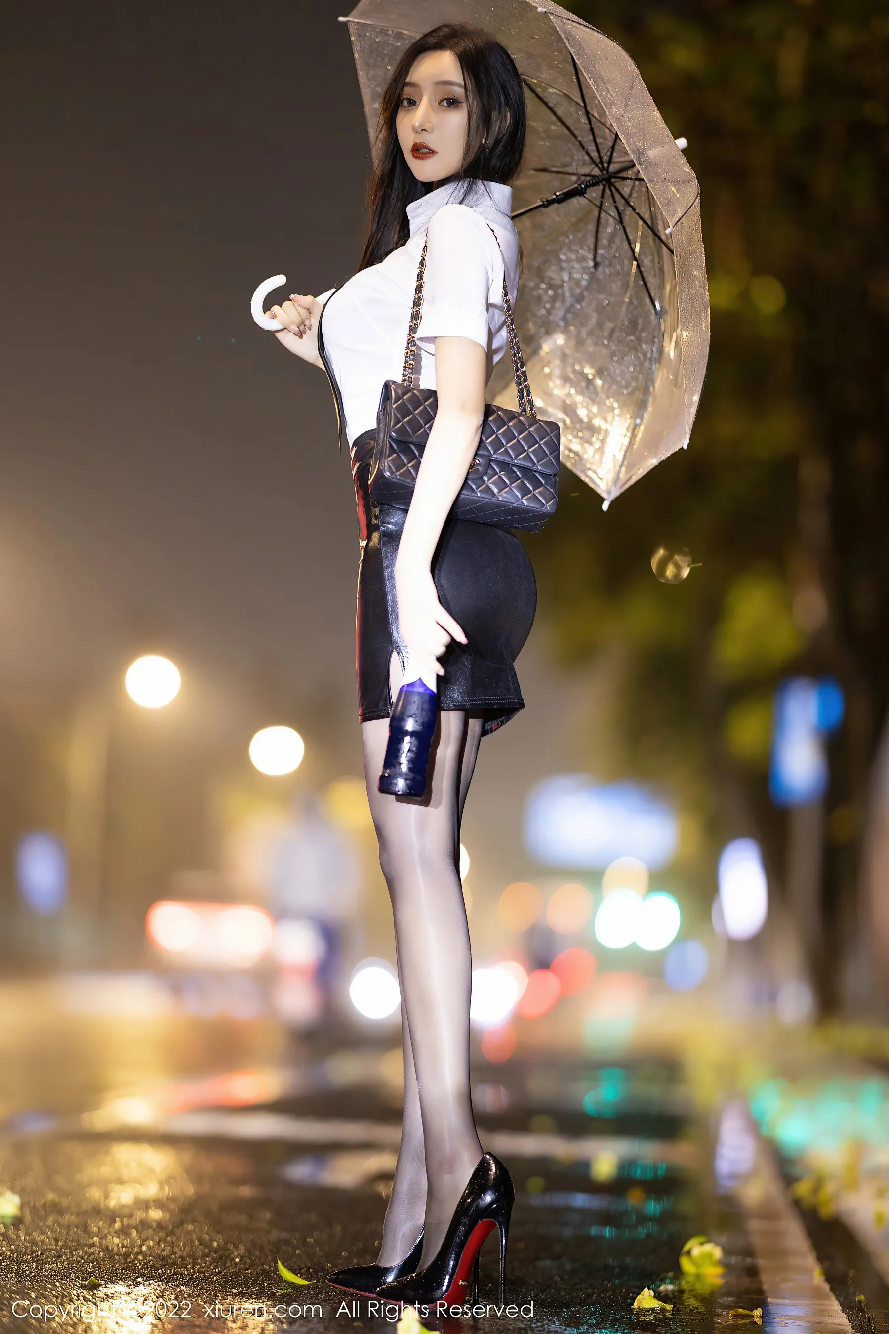  秀人网 No.4879 王馨瑶yanni 黑丝美腿短裙私拍第15张