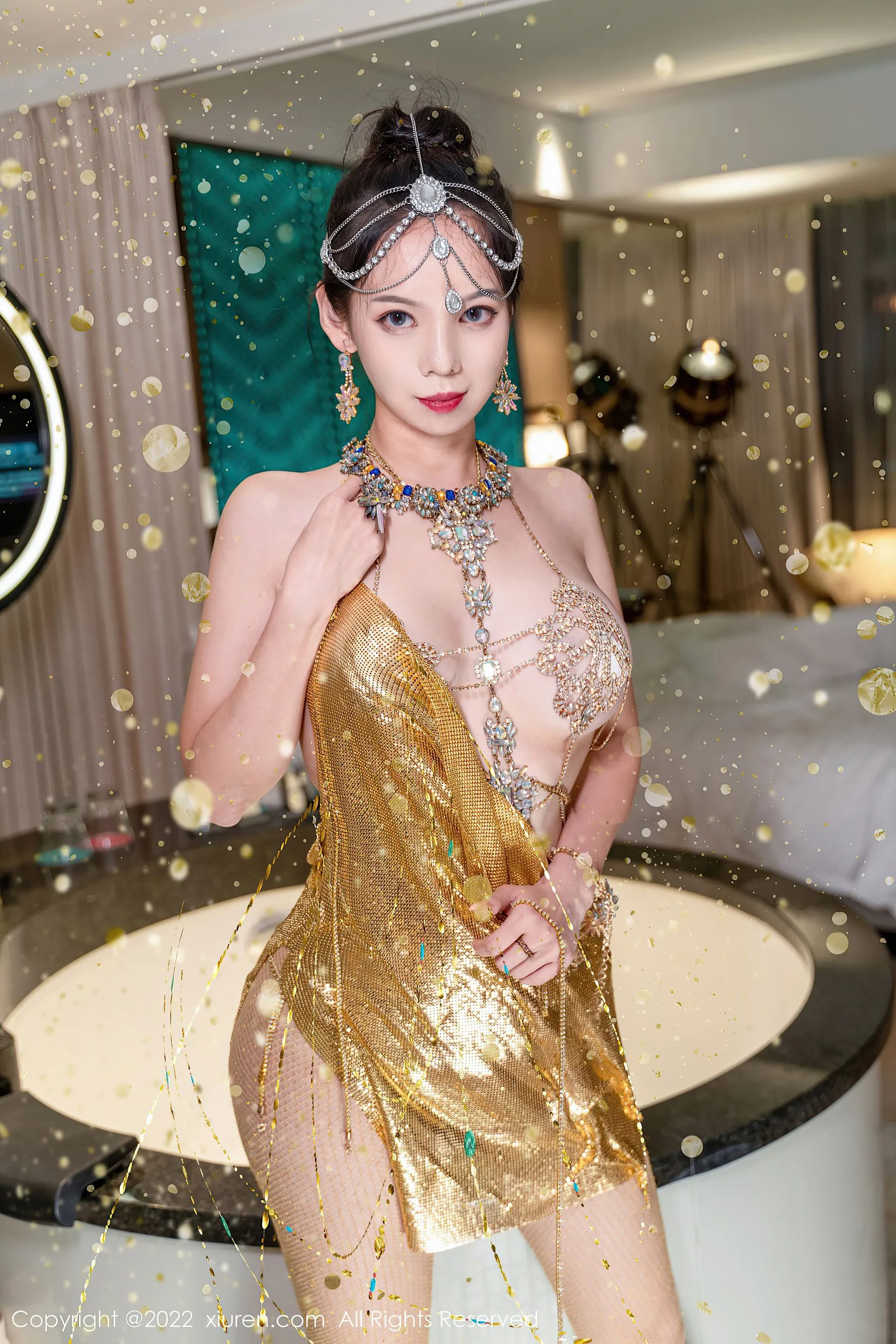  秀人网 No.5559 大美妞儿 美腿丰腴第19张