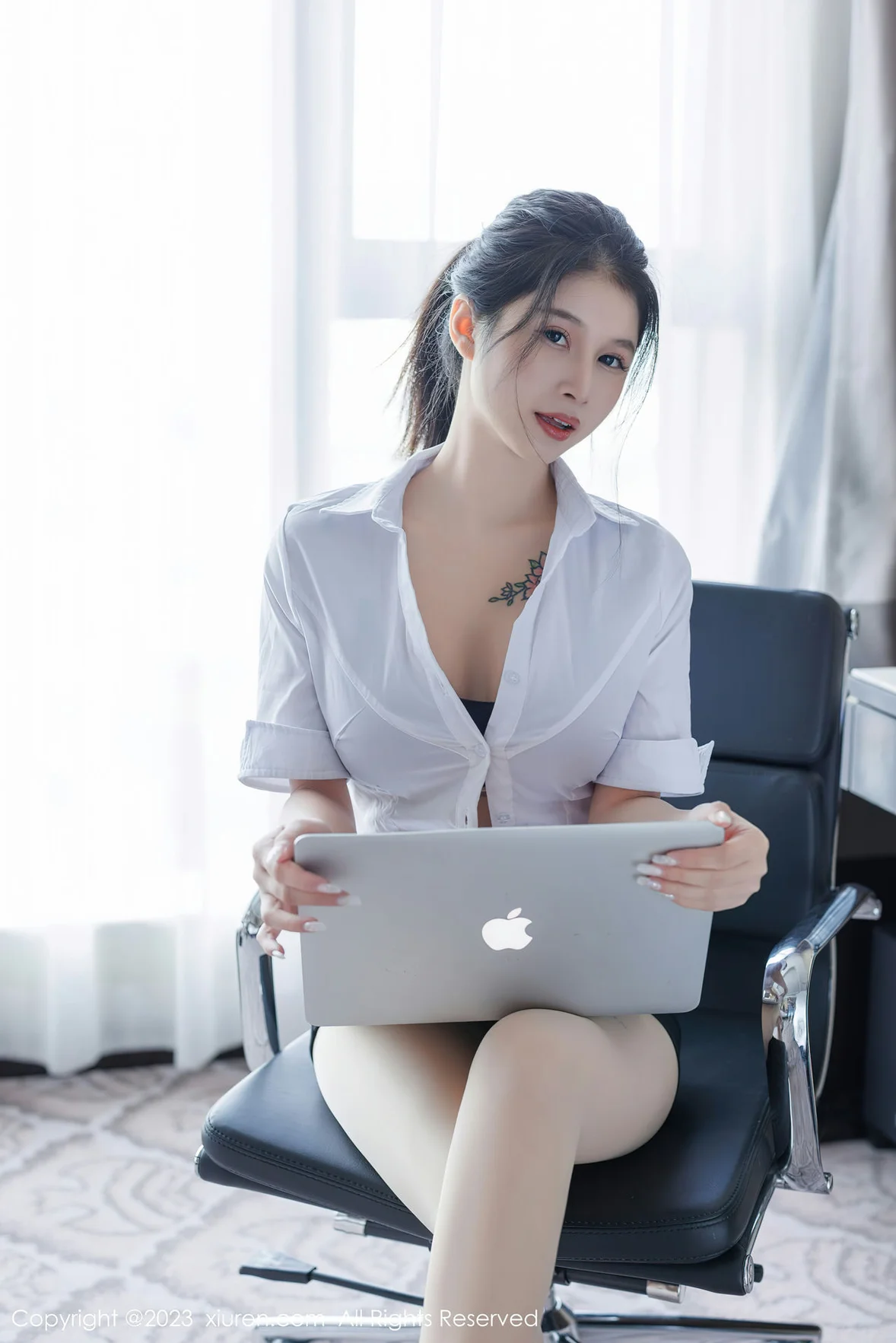  秀人网 No.7406 灵诗怡 原色丝袜性感写真 [46P]第1张