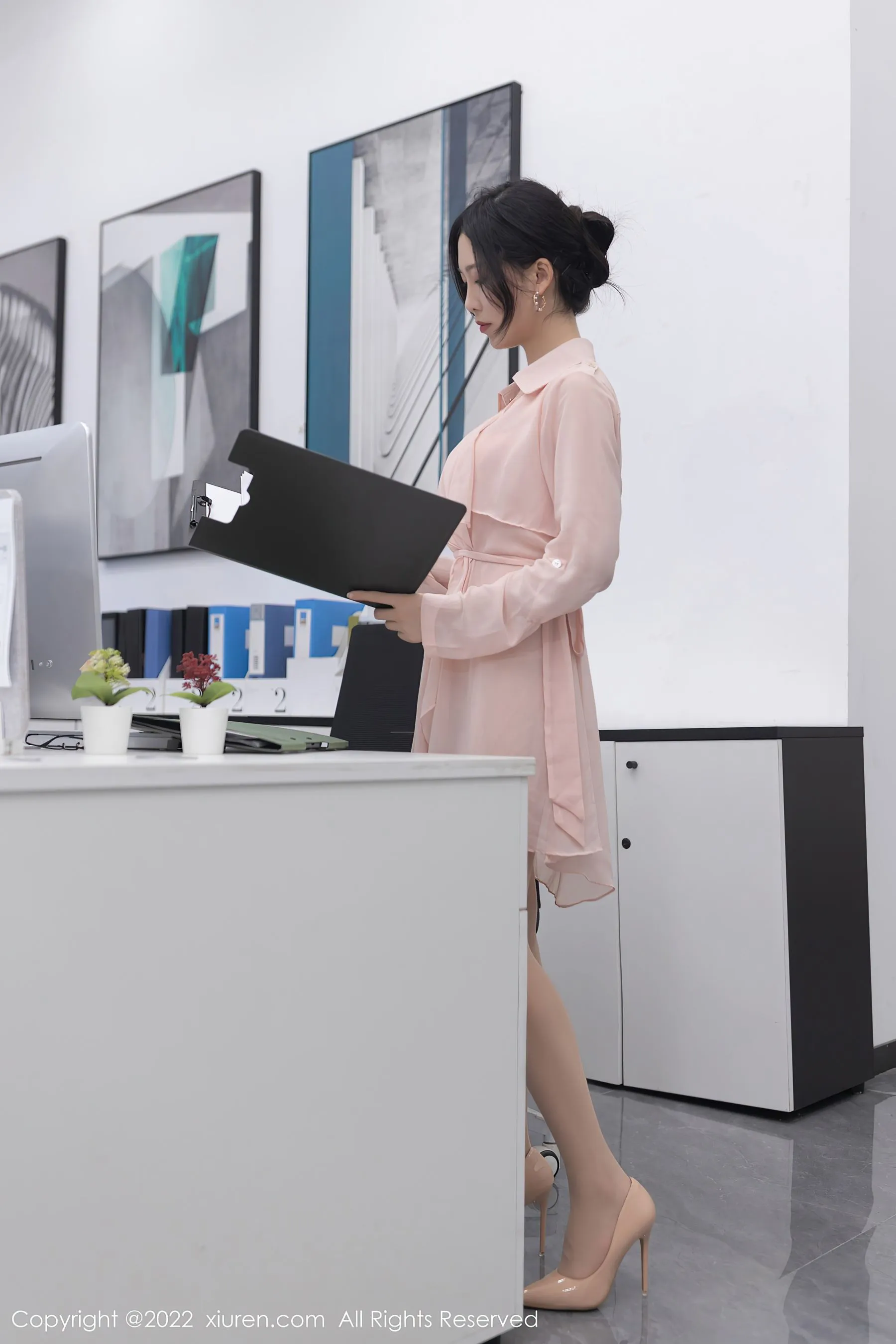 秀人网 No.5657 利世 职员装扮第15张