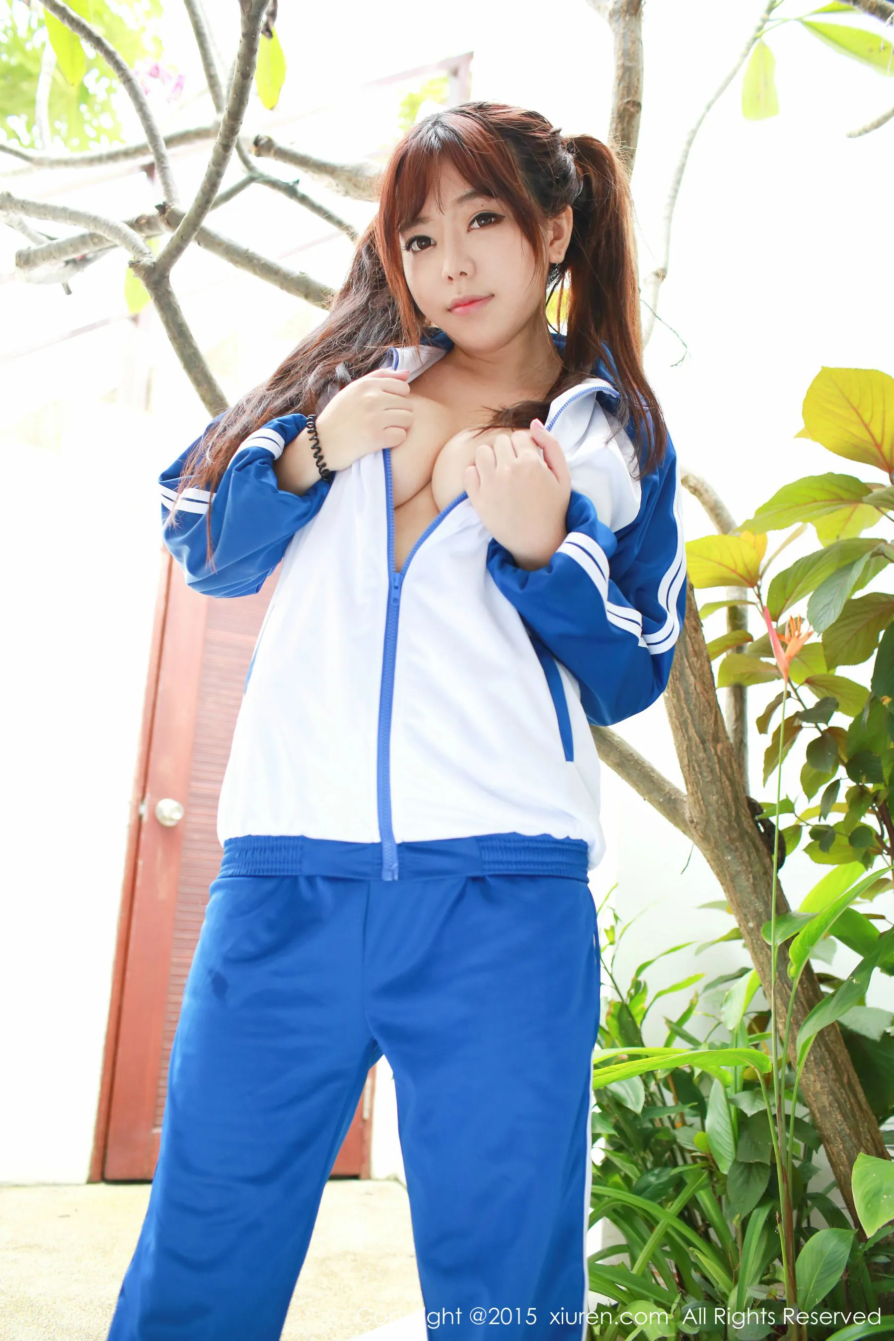 刘飞儿Faye《校服诱惑+比基尼》 秀人网 No.430第2张