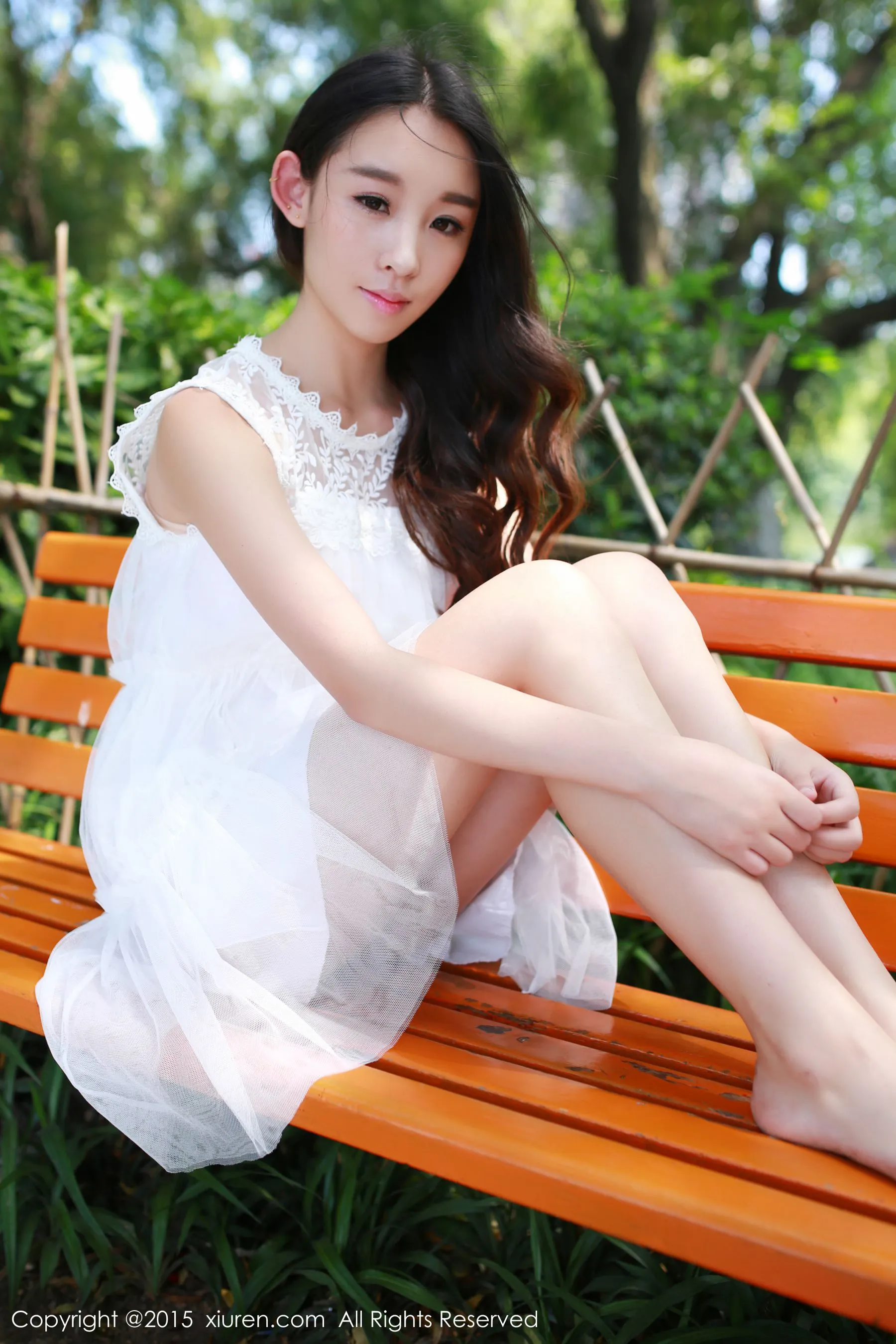  梓萱Crystal《小清新外拍~ 野外露出》 秀人网 No.371第4张