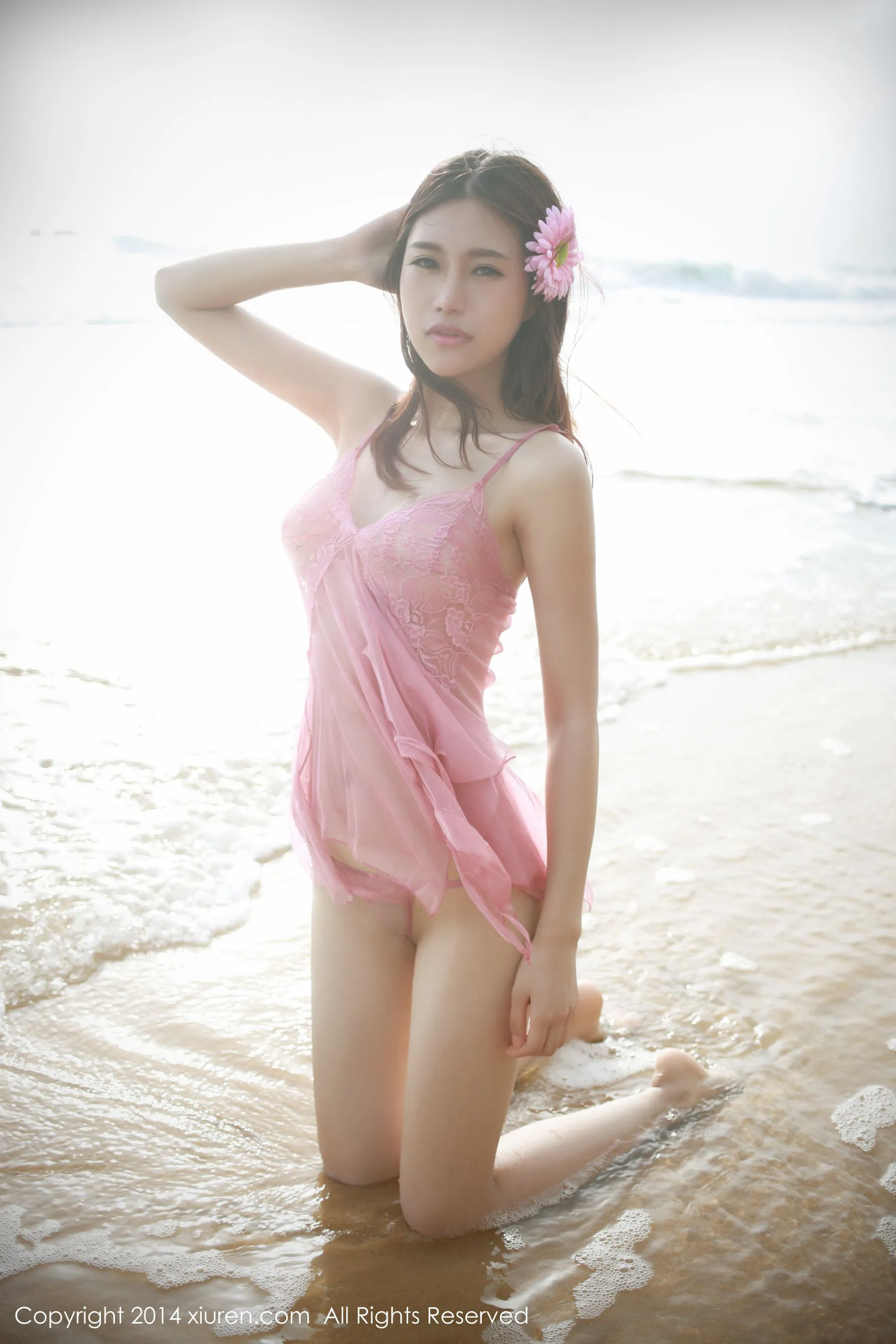  绮里嘉ula《海边风情~~》 秀人网 No.188第16张