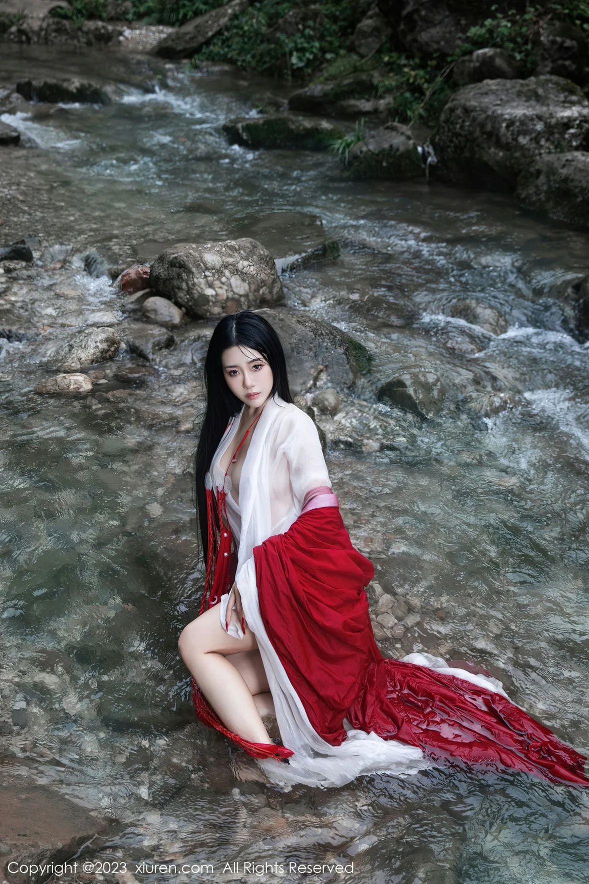  XiuRen 秀人 No.7295 严利娅Yuliya 户外诱惑红色古装性感写真 [90P]第13张