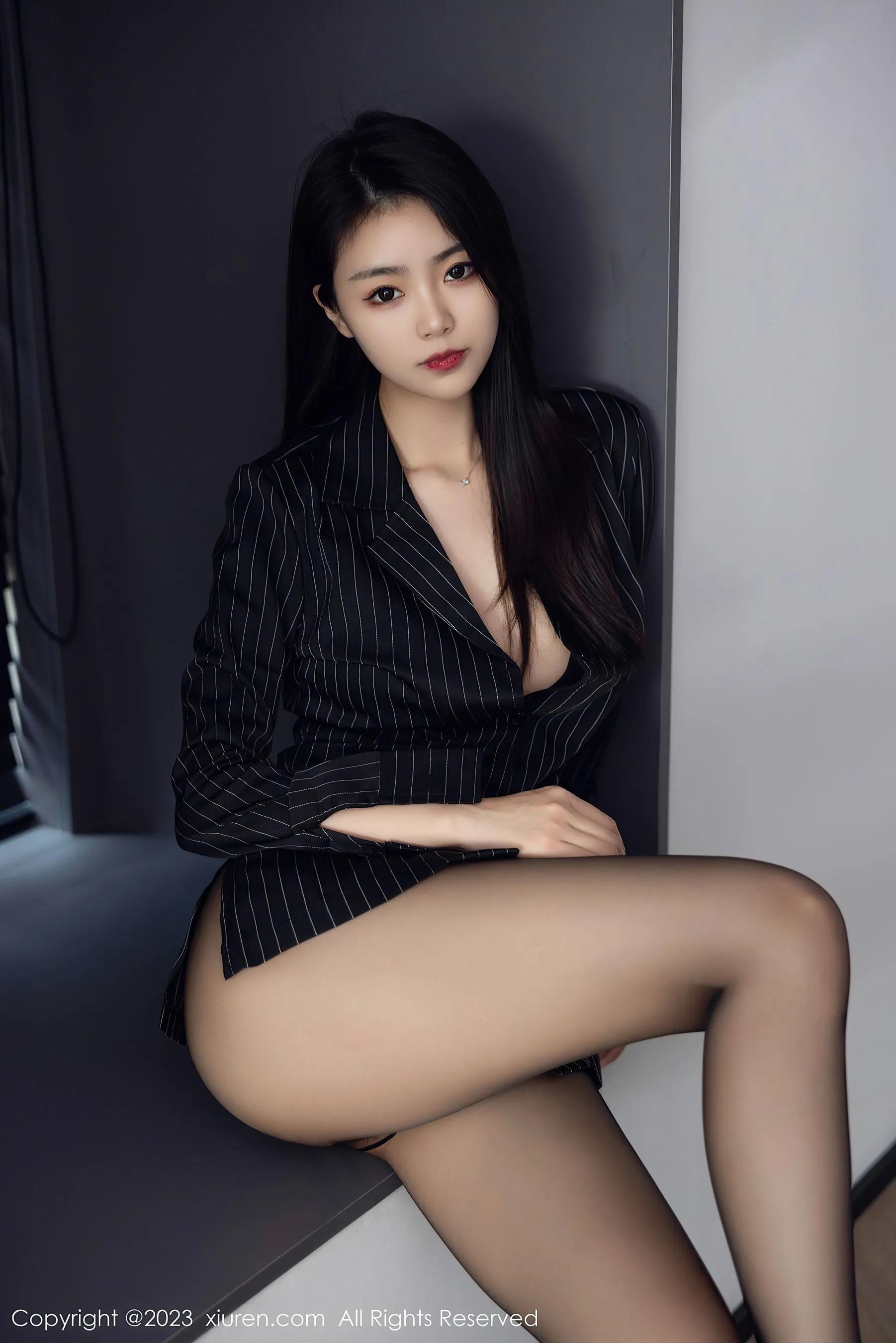  秀人网 No.6677 可樂Vicky 黑丝美腿第1张