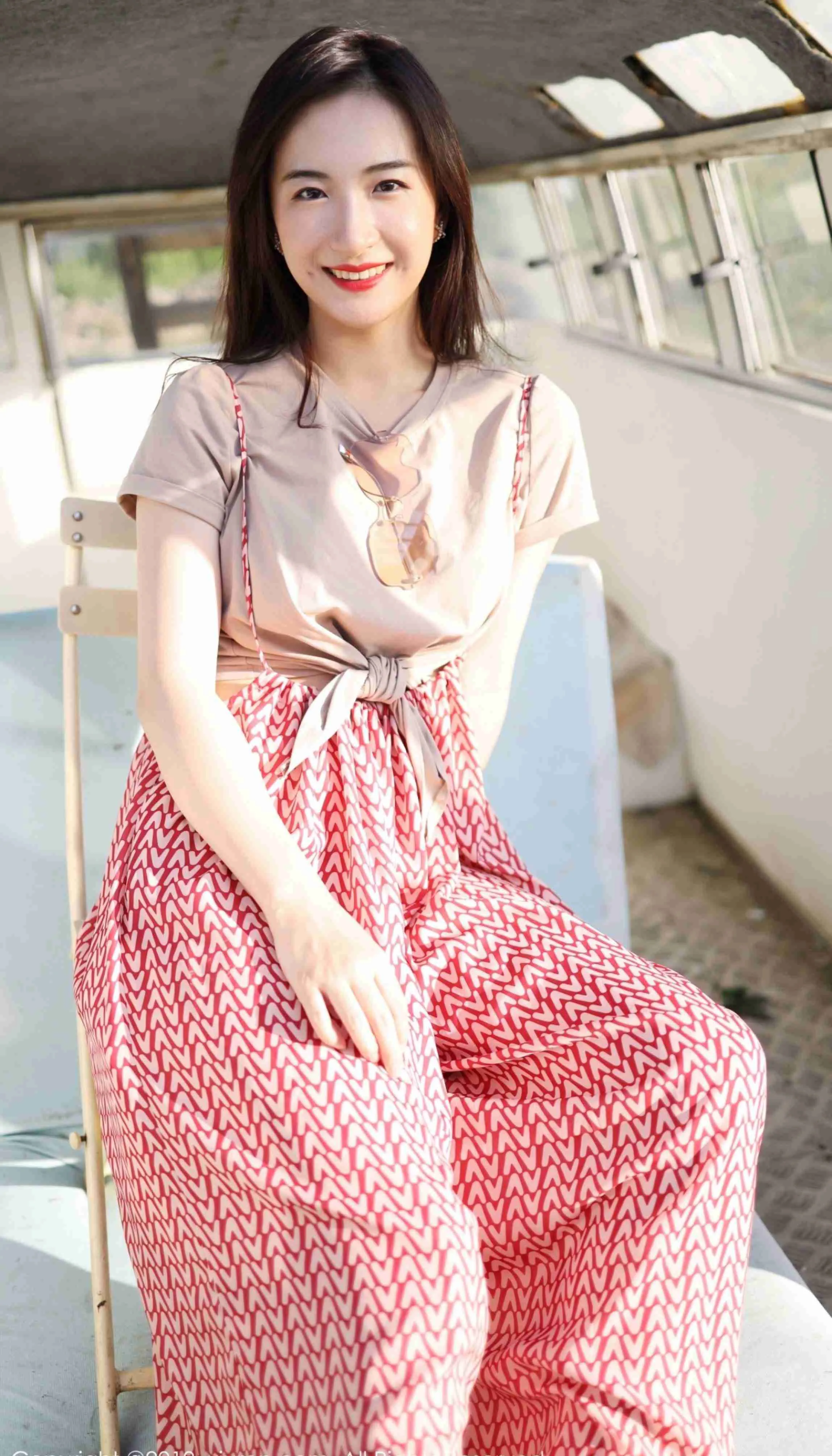  XIUREN秀人网 No.1718 艺儿拿铁第4张