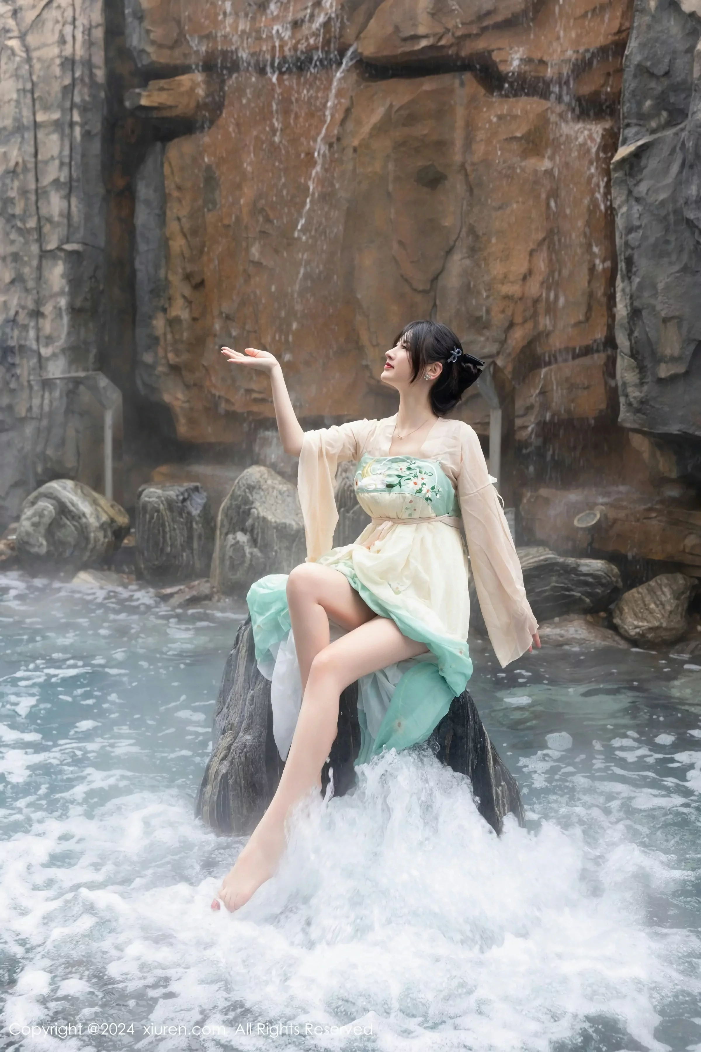  XiuRen 秀人 No.8128 诗诗kiki [82P]第2张