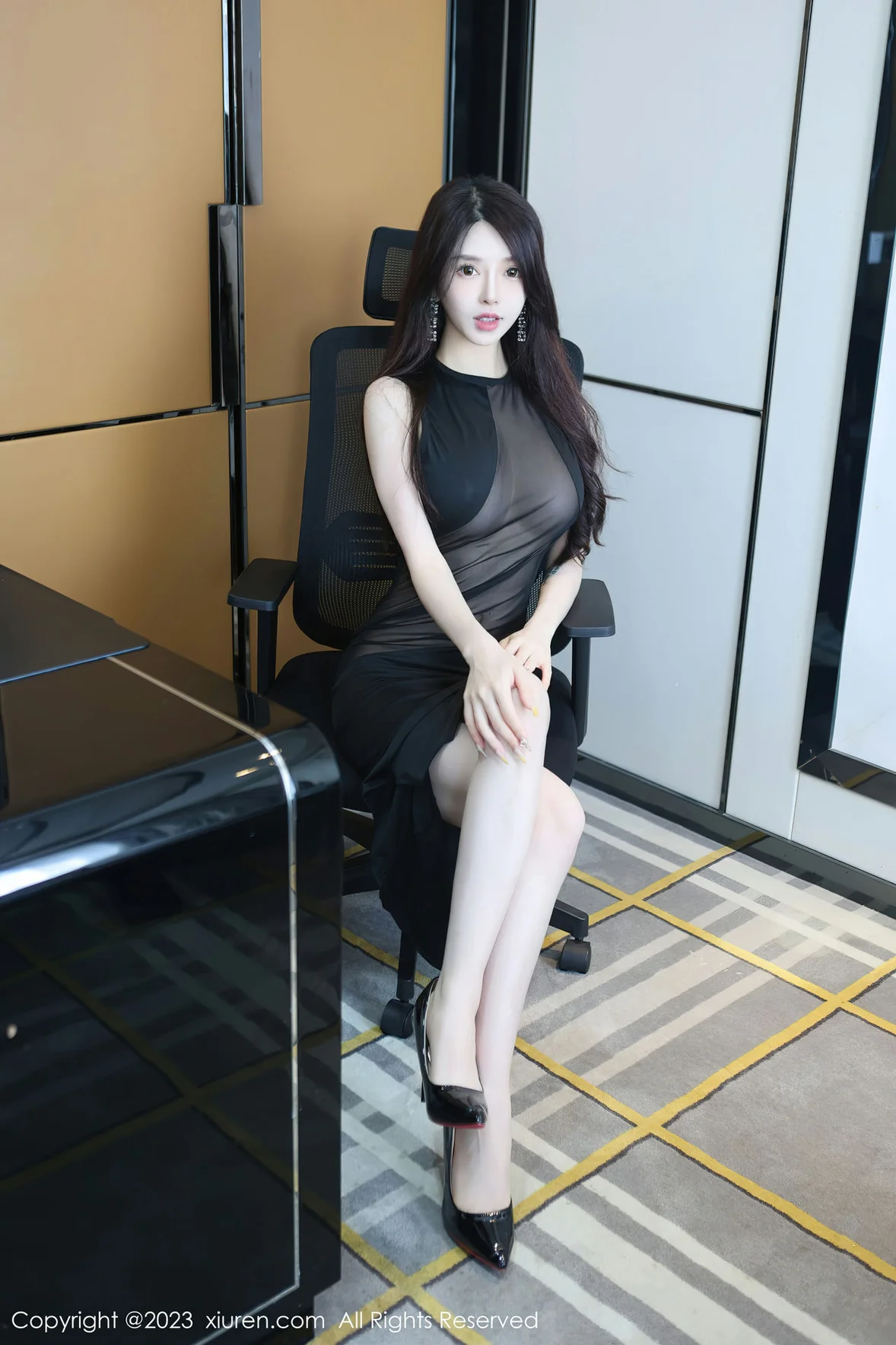  XiuRen 秀人 No.6937 玉兔miki 黑色薄纱连衣短裙性感写真 [82P]