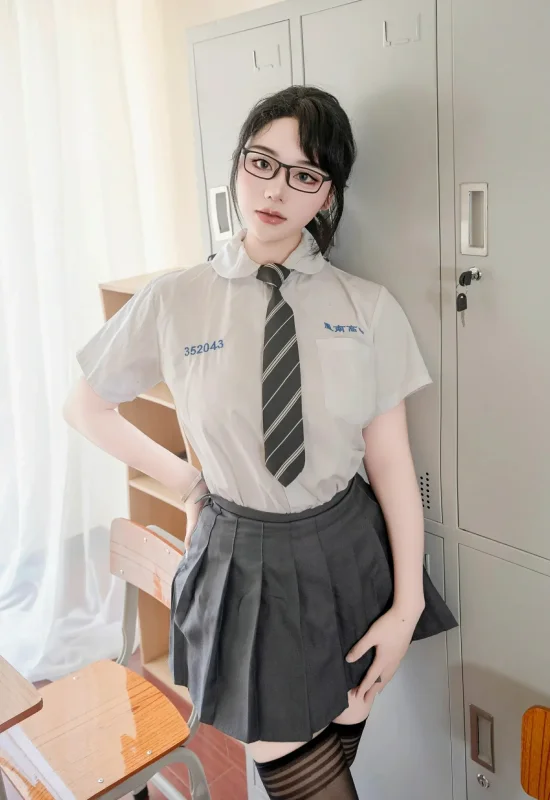  秀人网 No.10530 汐汐爱吃草莓 [85P]