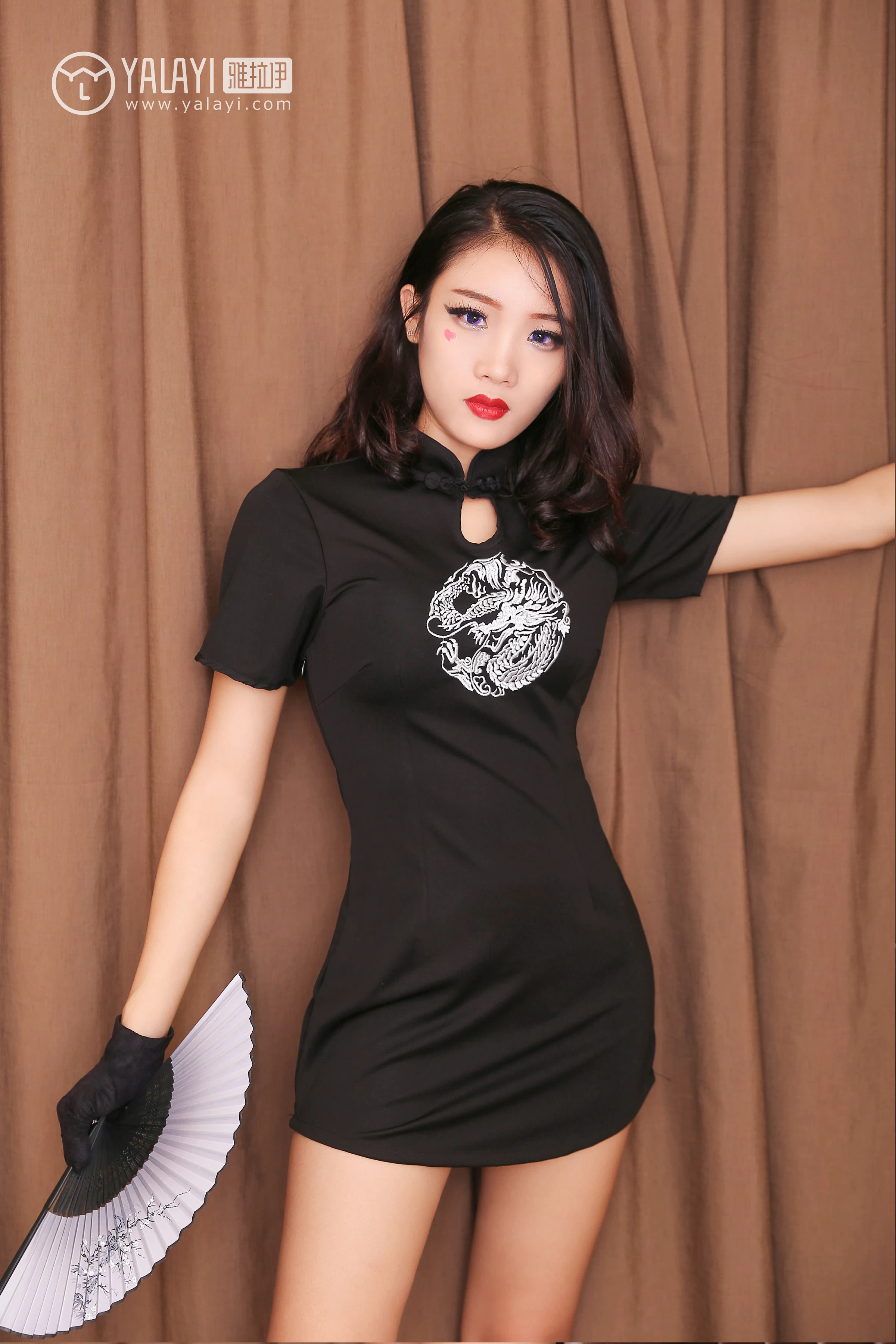 [YALAYI雅拉伊]NO.028 禁欲系旗袍 兔洱 黑色紧身旗袍加肉色丝袜美腿性感私房写真集第4张