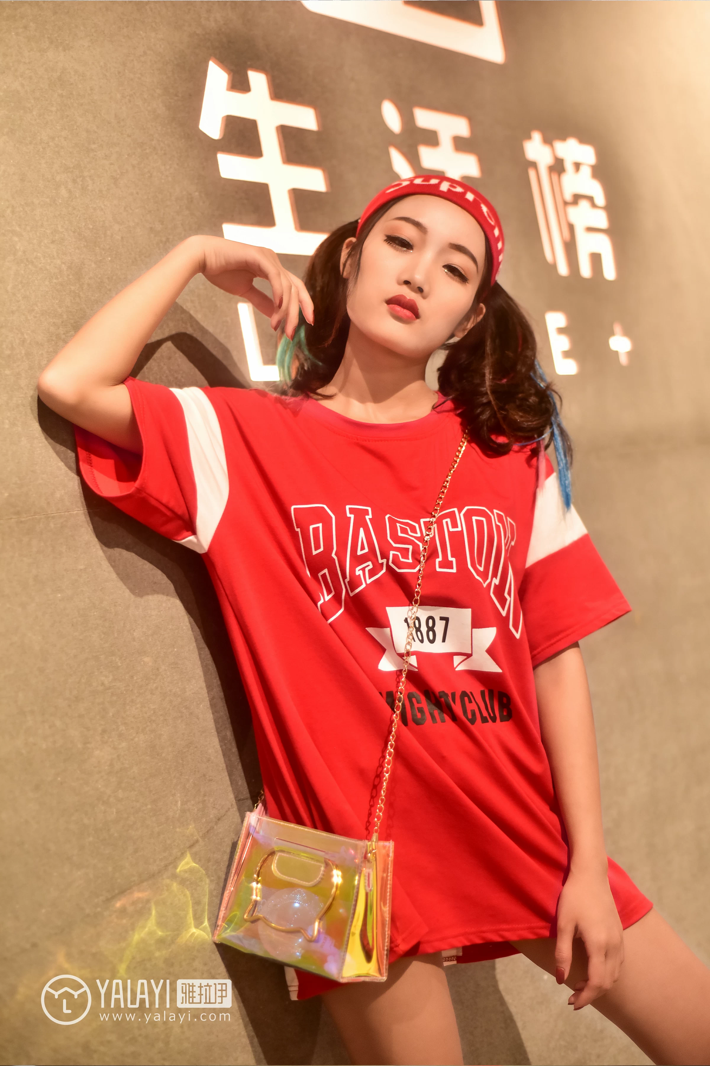 [YALAYI雅拉伊]NO.031 周末时光 兔洱 红色短袖加牛仔热裤性感私房写真集第2张