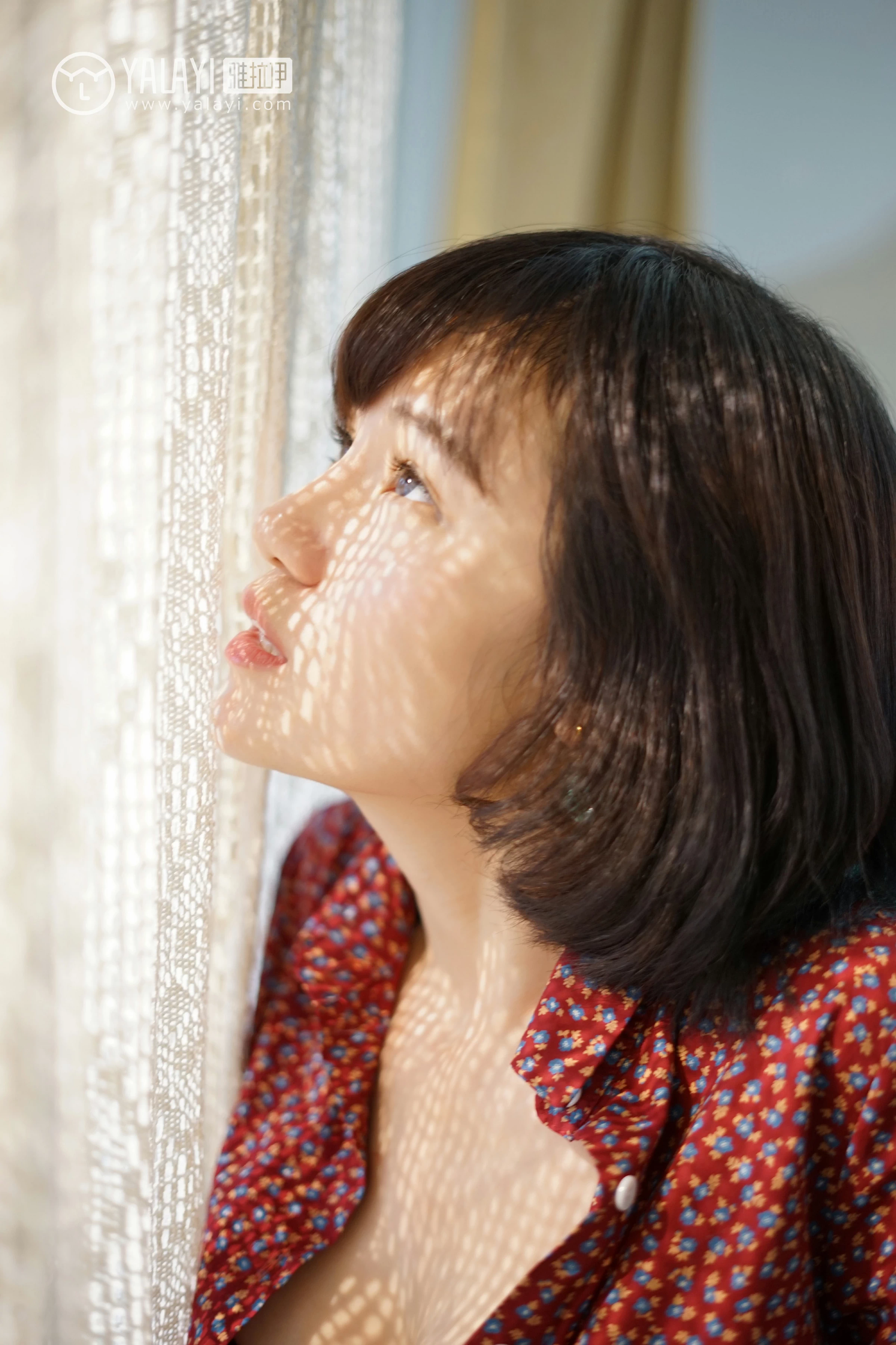 [YALAYI雅拉伊]NO.033 堕落天使 多香子 红色衬衫加吊带睡衣性感私房写真集第5张