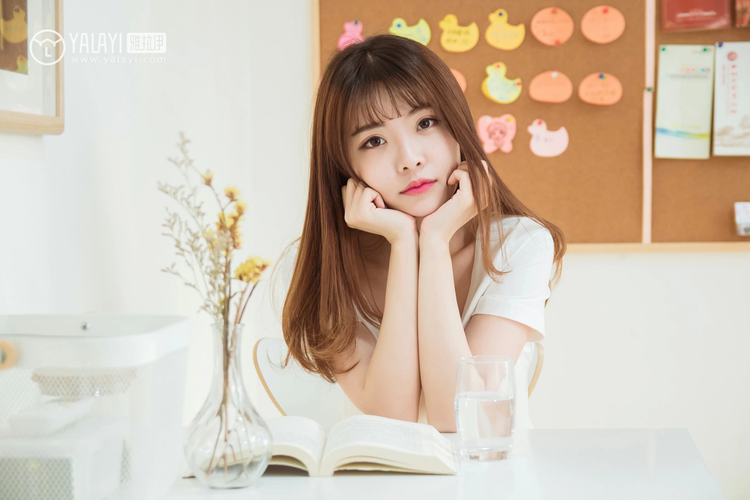 [YALAYI雅拉伊]NO.036 小美好 阳阳 白色衬衫与短袖加白色短裤性感私房写真集第9张