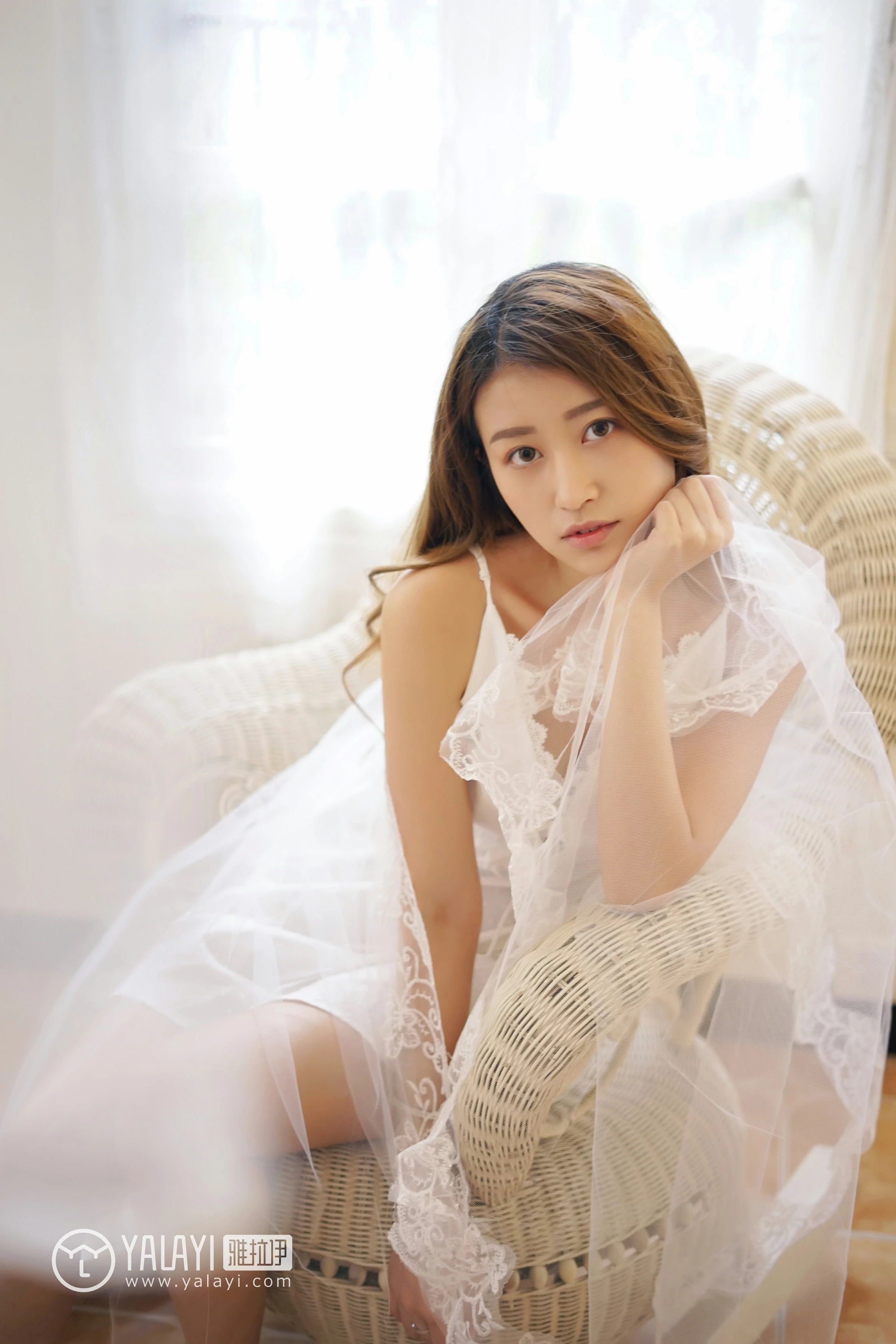 [YALAYI雅拉伊]NO.037 午后阳光 饰媛 白色吊带蕾丝连衣裙性感私房写真集第6张