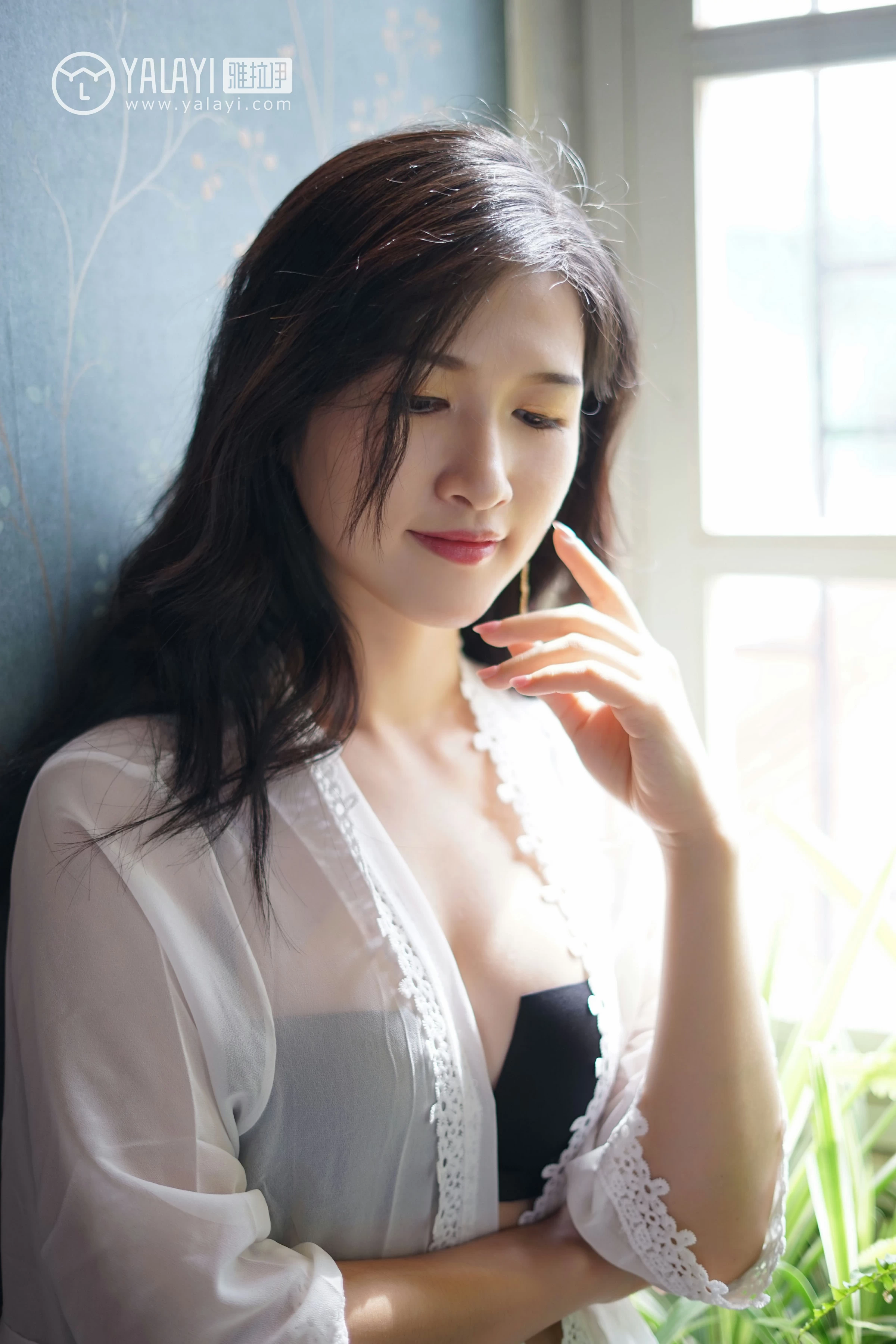 [YALAYI雅拉伊]NO.038 无声演奏 塔塔 白色吊带连衣裙与透视蕾丝睡衣加黑色内衣性感私房写真集第9张