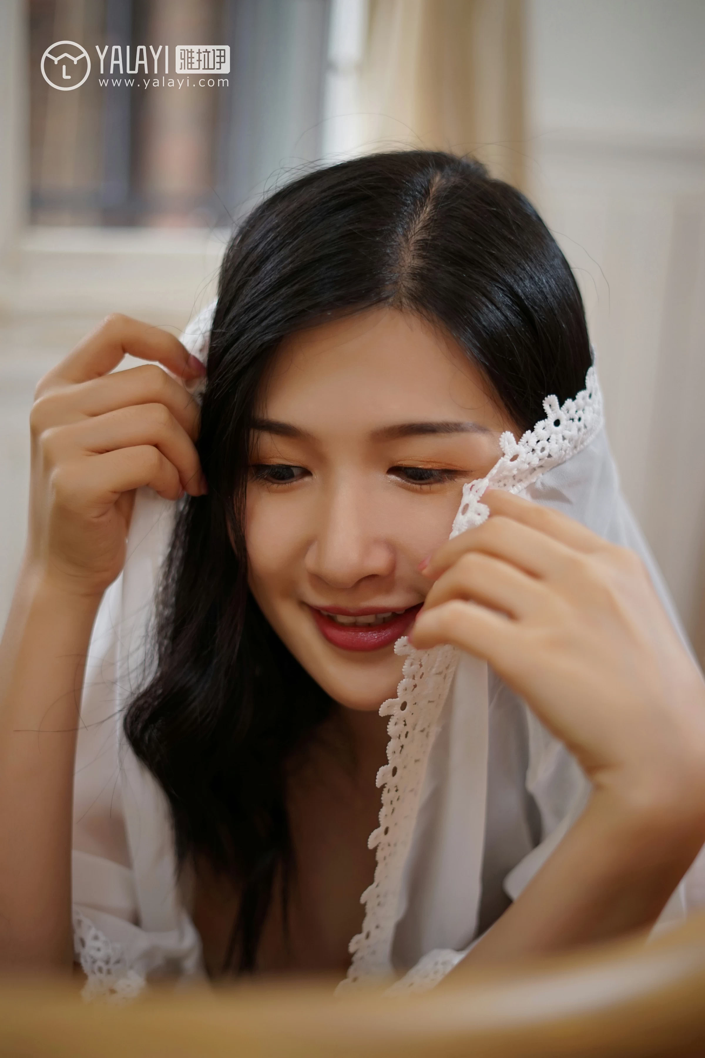 [YALAYI雅拉伊]NO.038 无声演奏 塔塔 白色吊带连衣裙与透视蕾丝睡衣加黑色内衣性感私房写真集第11张