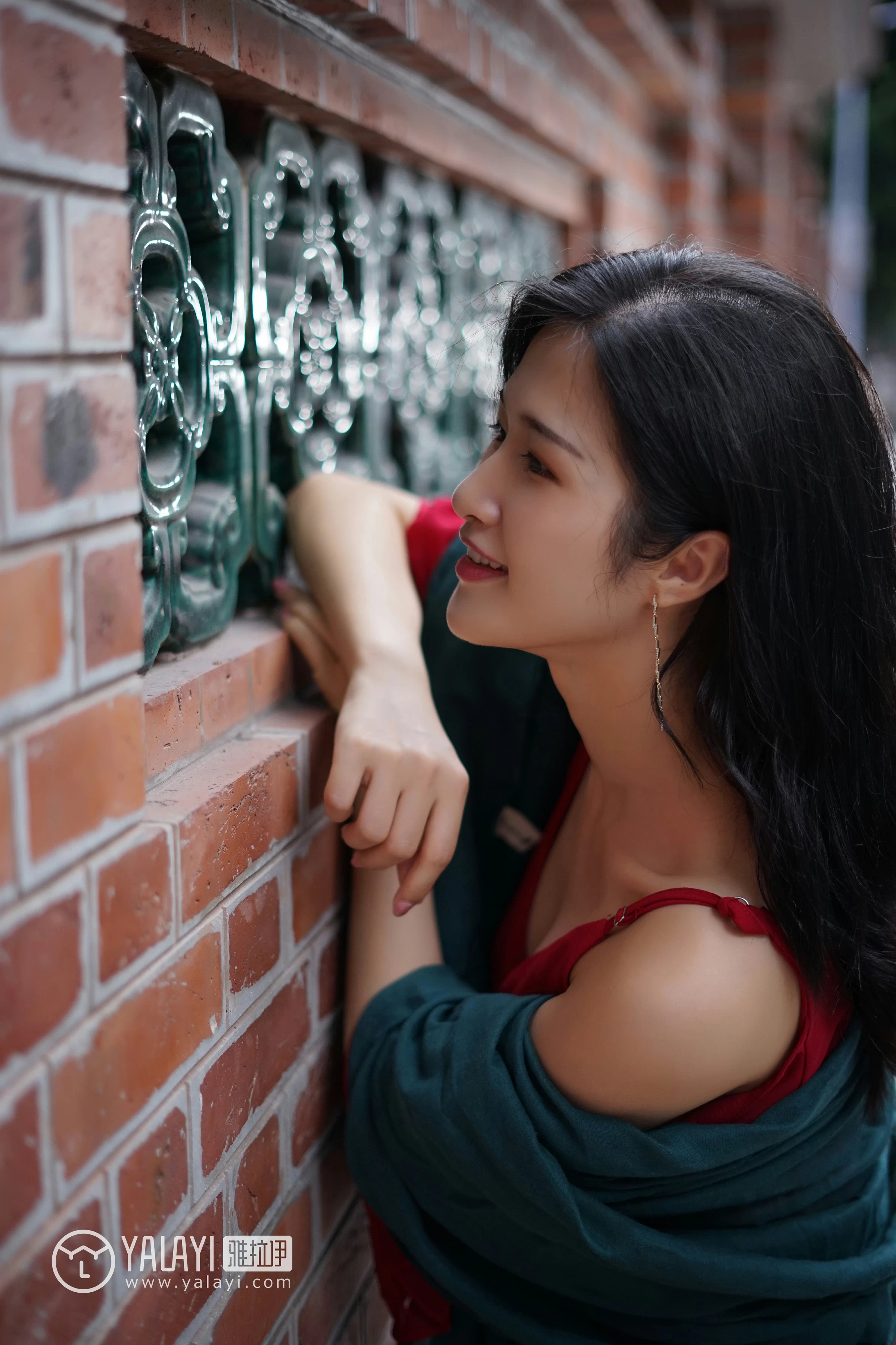 [YALAYI雅拉伊]NO.040 浮光掠影 半梦半醒 塔塔 吊带连衣裙加粉色蕾丝内衣性感私房写真集第2张