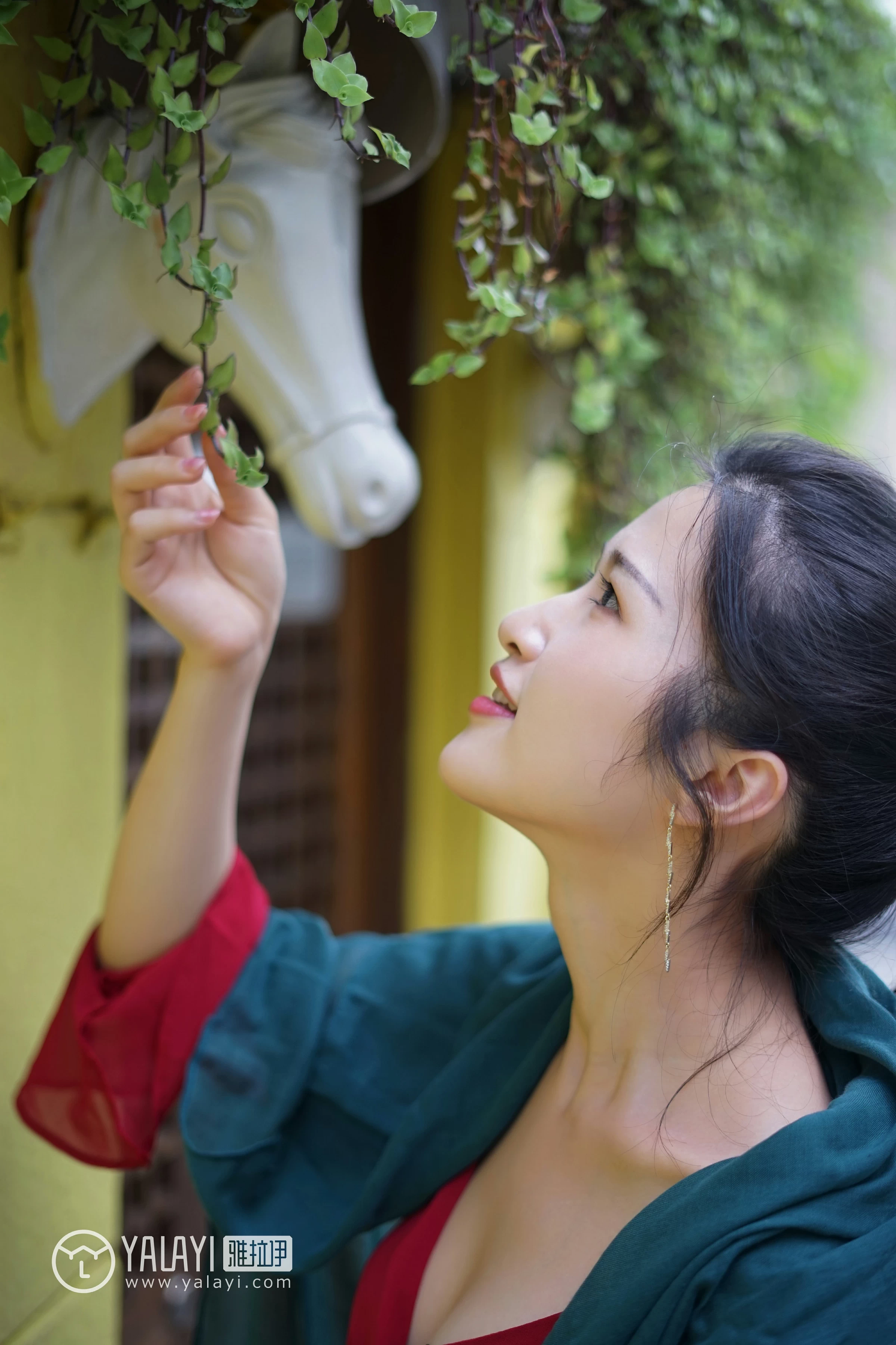 [YALAYI雅拉伊]NO.040 浮光掠影 半梦半醒 塔塔 吊带连衣裙加粉色蕾丝内衣性感私房写真集第4张