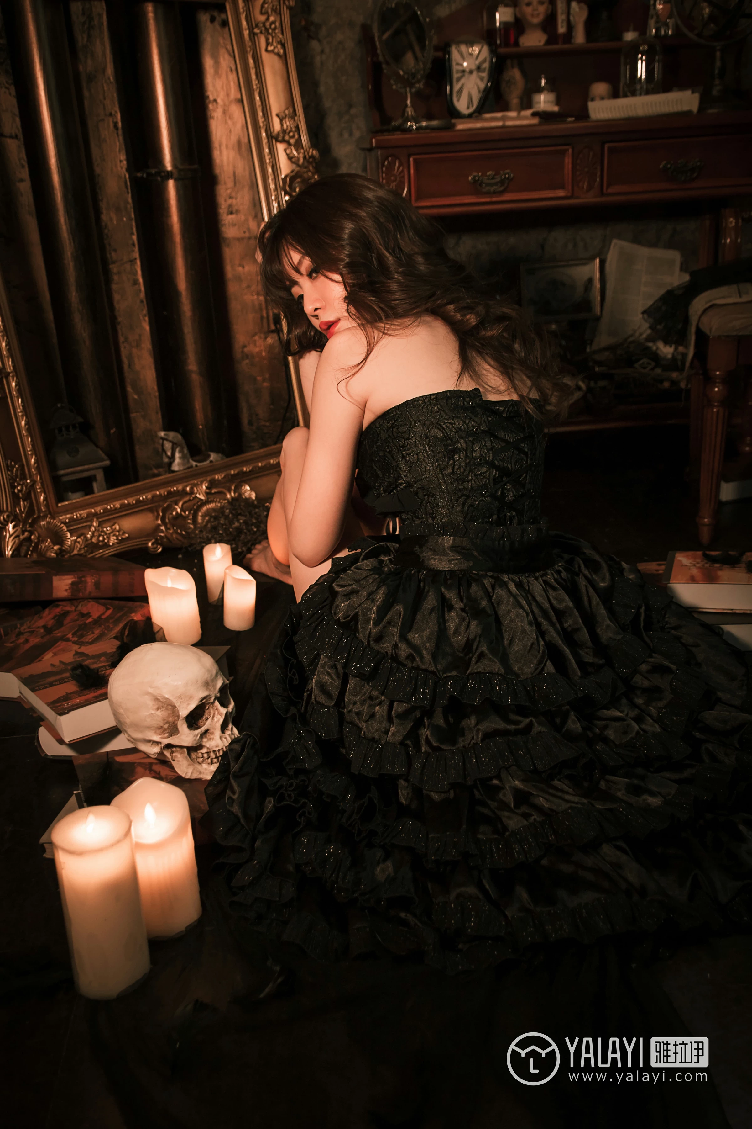 [YALAYI雅拉伊]NO.046 洛丽塔 阳阳 黑色抹胸塑身连衣裙性感私房写真集第13张