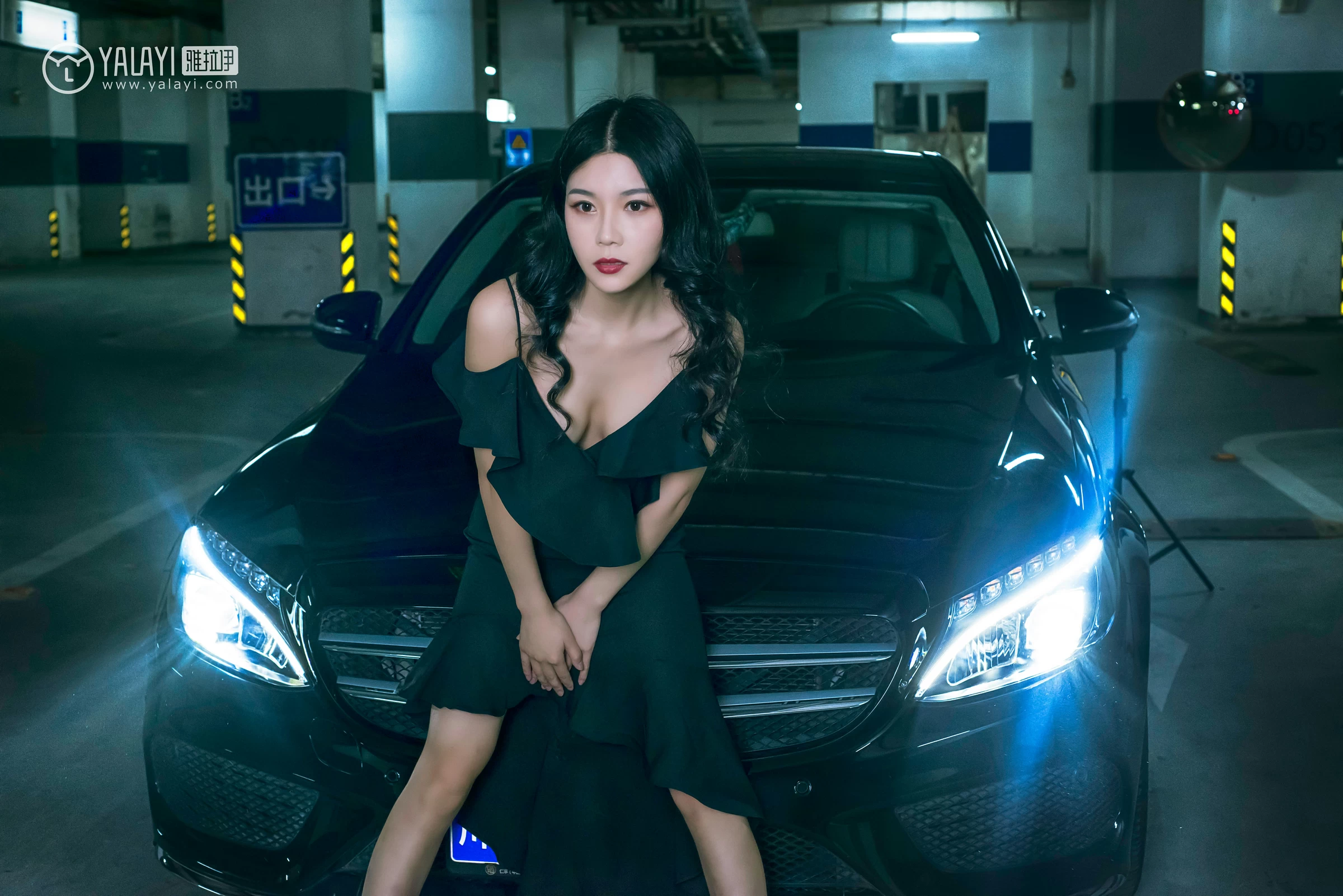 [YALAYI雅拉伊]NO.050 如野 莉莉 黑色外套加吊带连身礼裙性感私房写真集第6张