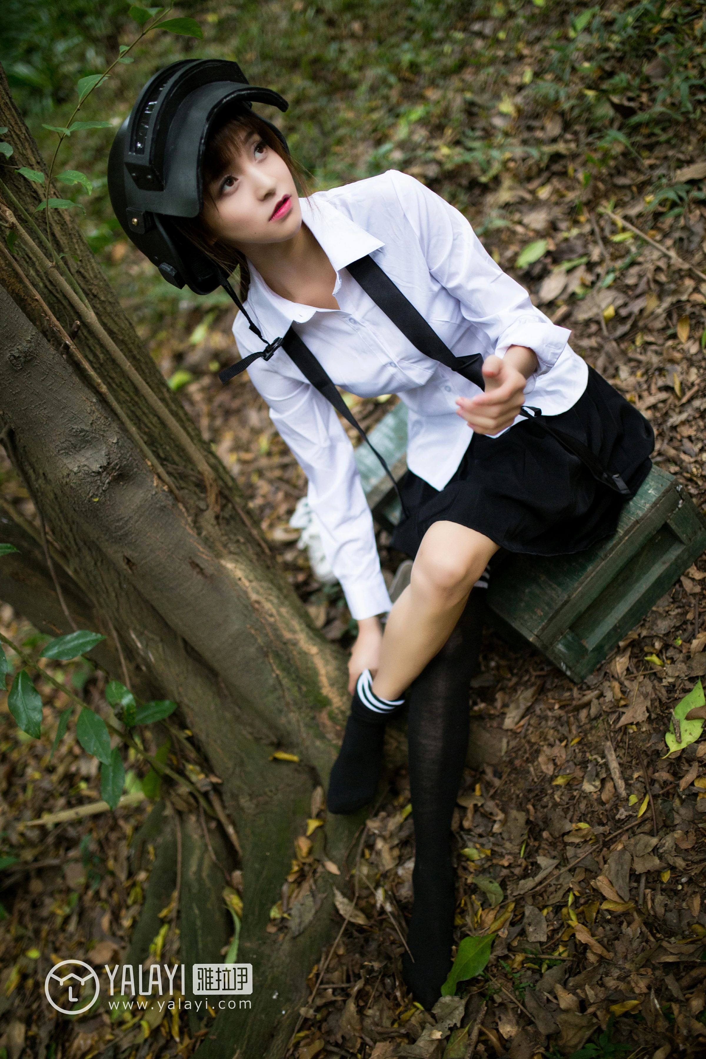 [YALAYI雅拉伊]NO.054 吃鸡少女 蘑菇 黑色内衣与黑色短裙加黑色丝袜美腿性感私房写真集第16张