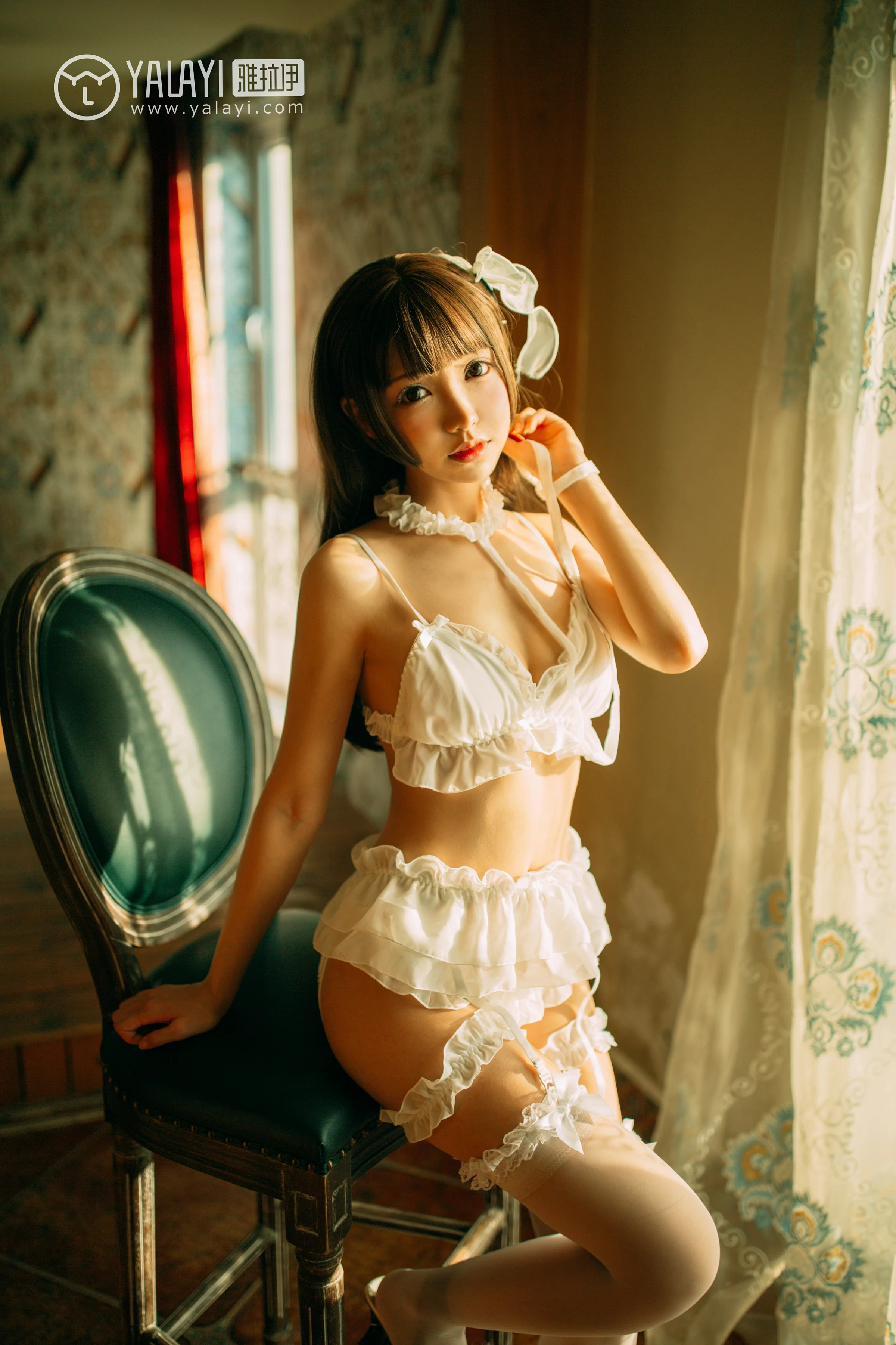 [YALAYI雅拉伊]NO.072 梦里梦外 水花儿 白色情趣内衣与短裙加白色丝袜美腿性感私房写真集第2张