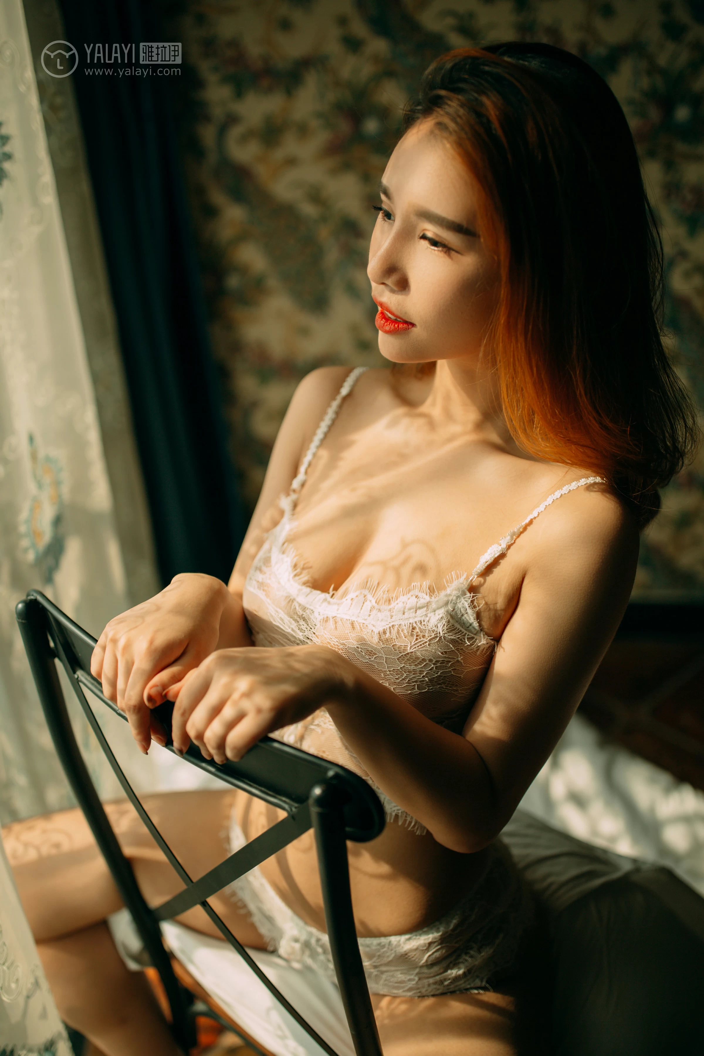 [YALAYI雅拉伊]NO.092 窗下 李颖惠惠 白色蕾丝透视情趣内衣性感私房写真集第10张