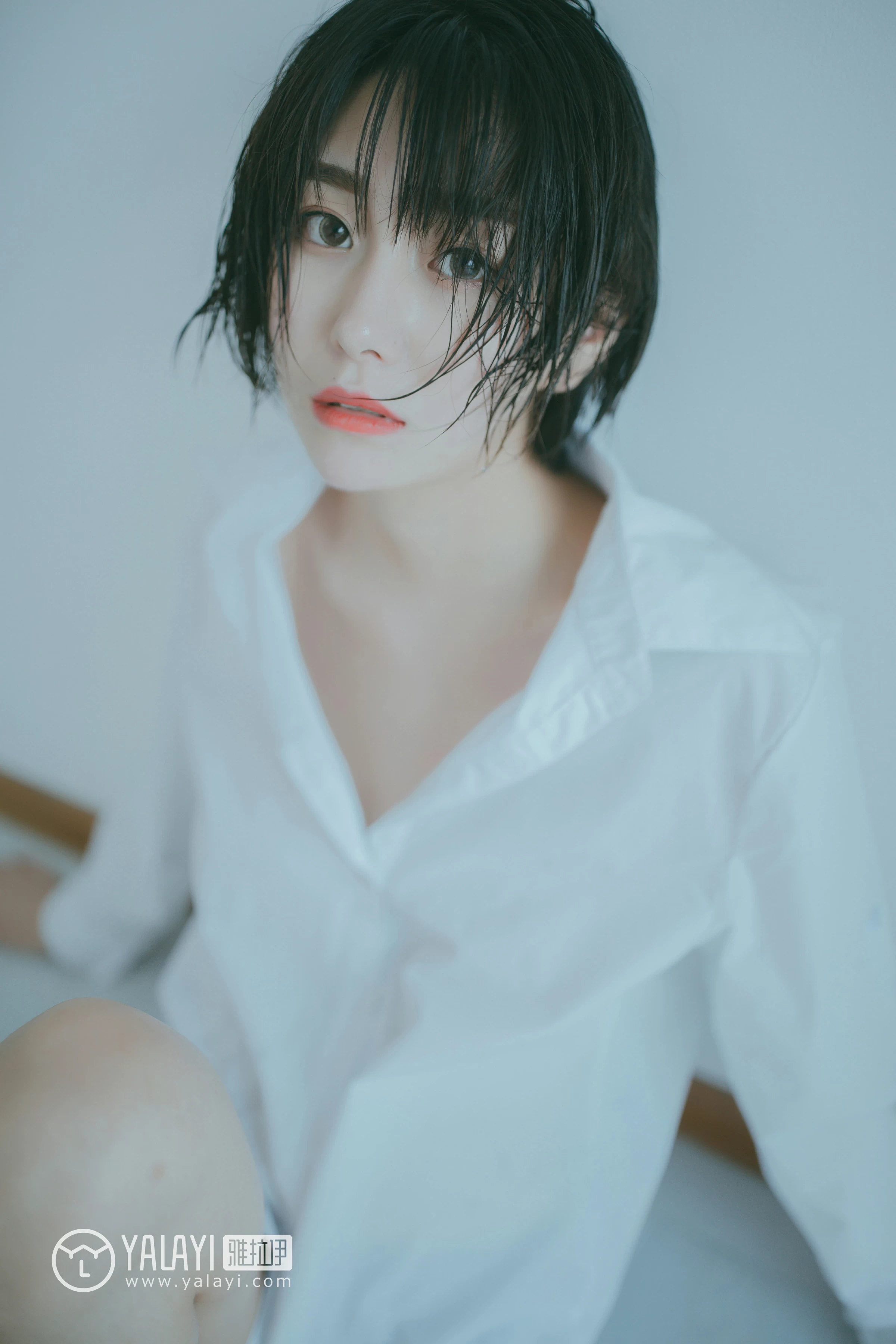 [YALAYI雅拉伊]NO.077 美丽如你 静静 白色衬衫与半裸性感玉体私房写真集第9张
