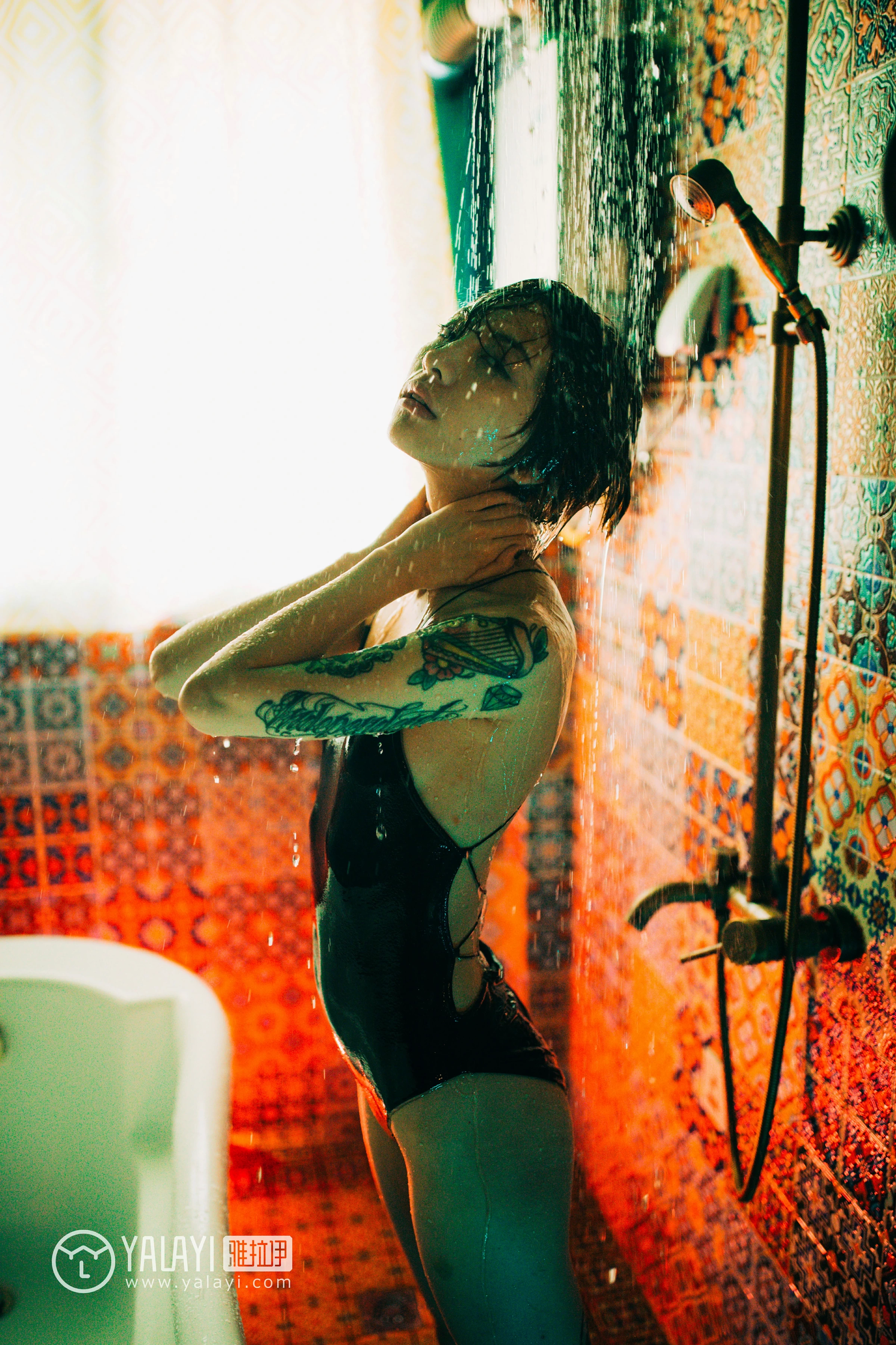 [YALAYI雅拉伊]NO.085 光 李木木 黑色连体比基尼泳装湿身诱惑性感私房写真集第12张