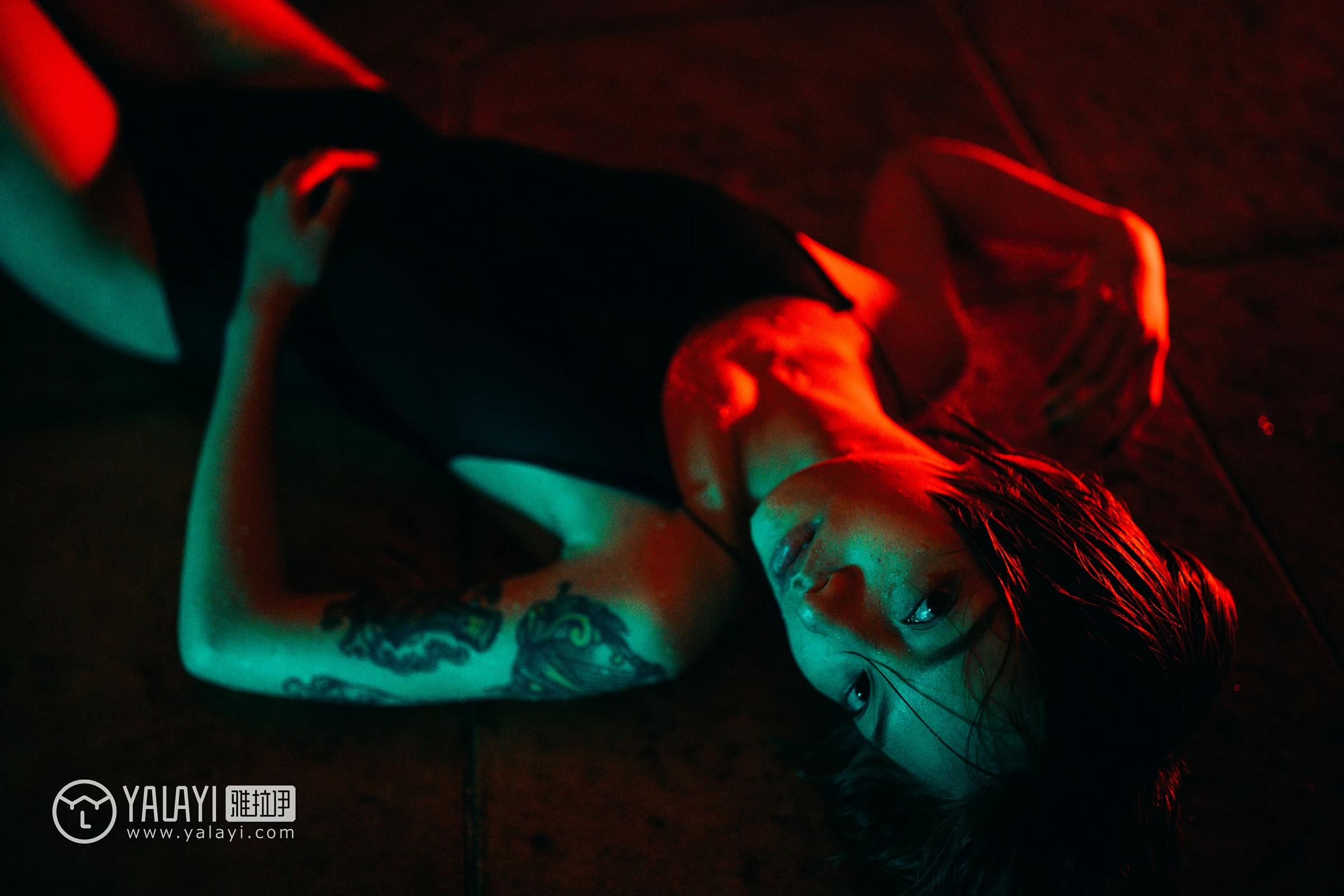 [YALAYI雅拉伊]NO.085 光 李木木 黑色连体比基尼泳装湿身诱惑性感私房写真集第14张