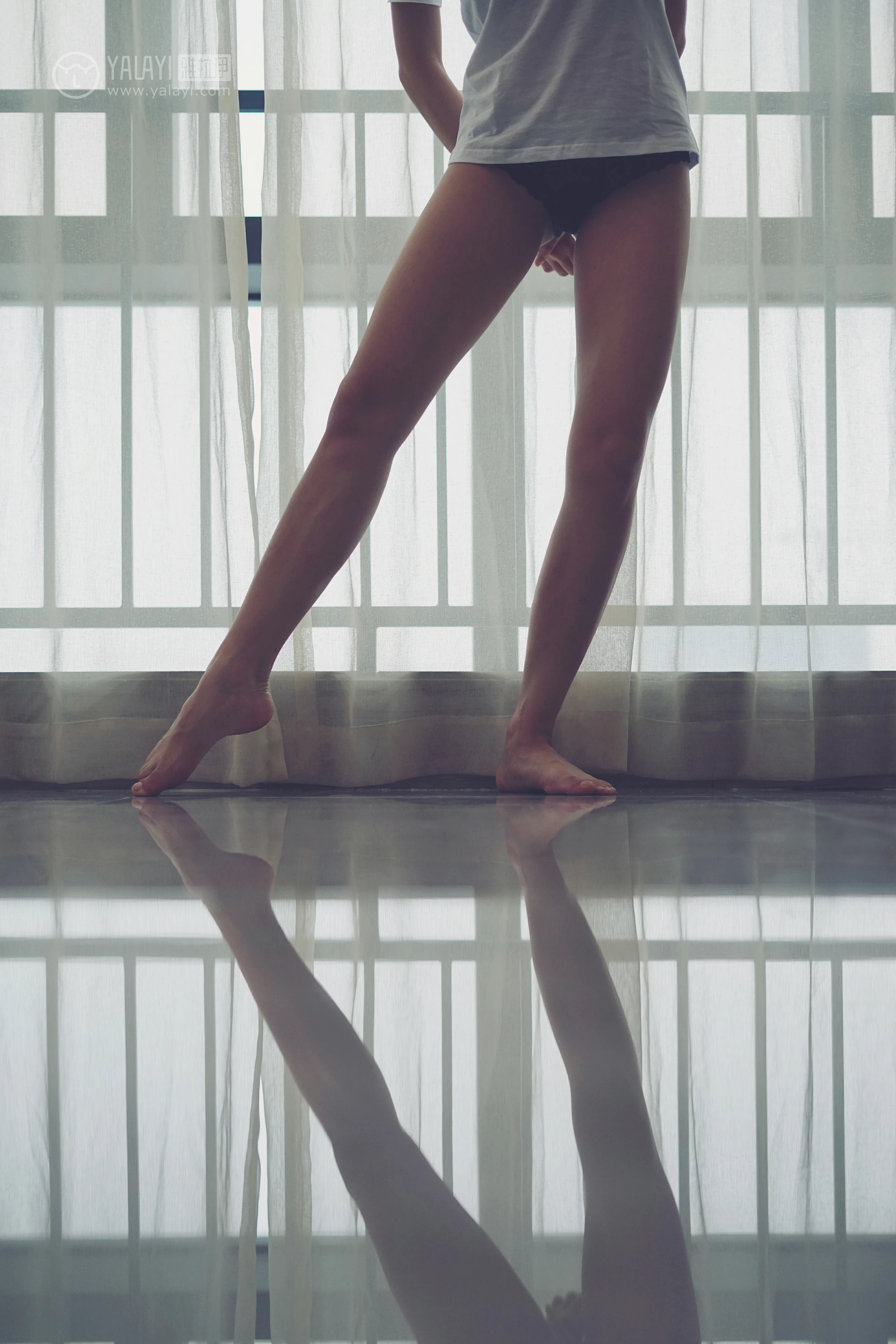 [YALAYI雅拉伊]NO.087 灯暖衣轻 肖萧 白色短袖加黑色透视蕾丝内衣性感私房写真集第2张